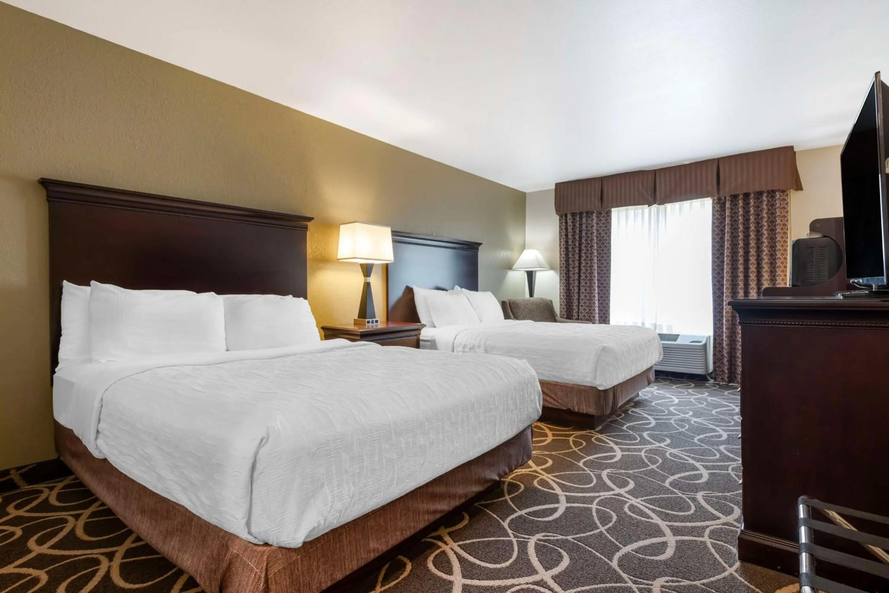 Queen Room with Two Queen Beds - Hearing Accessible in Best Western Plus Eau Claire Conference Center