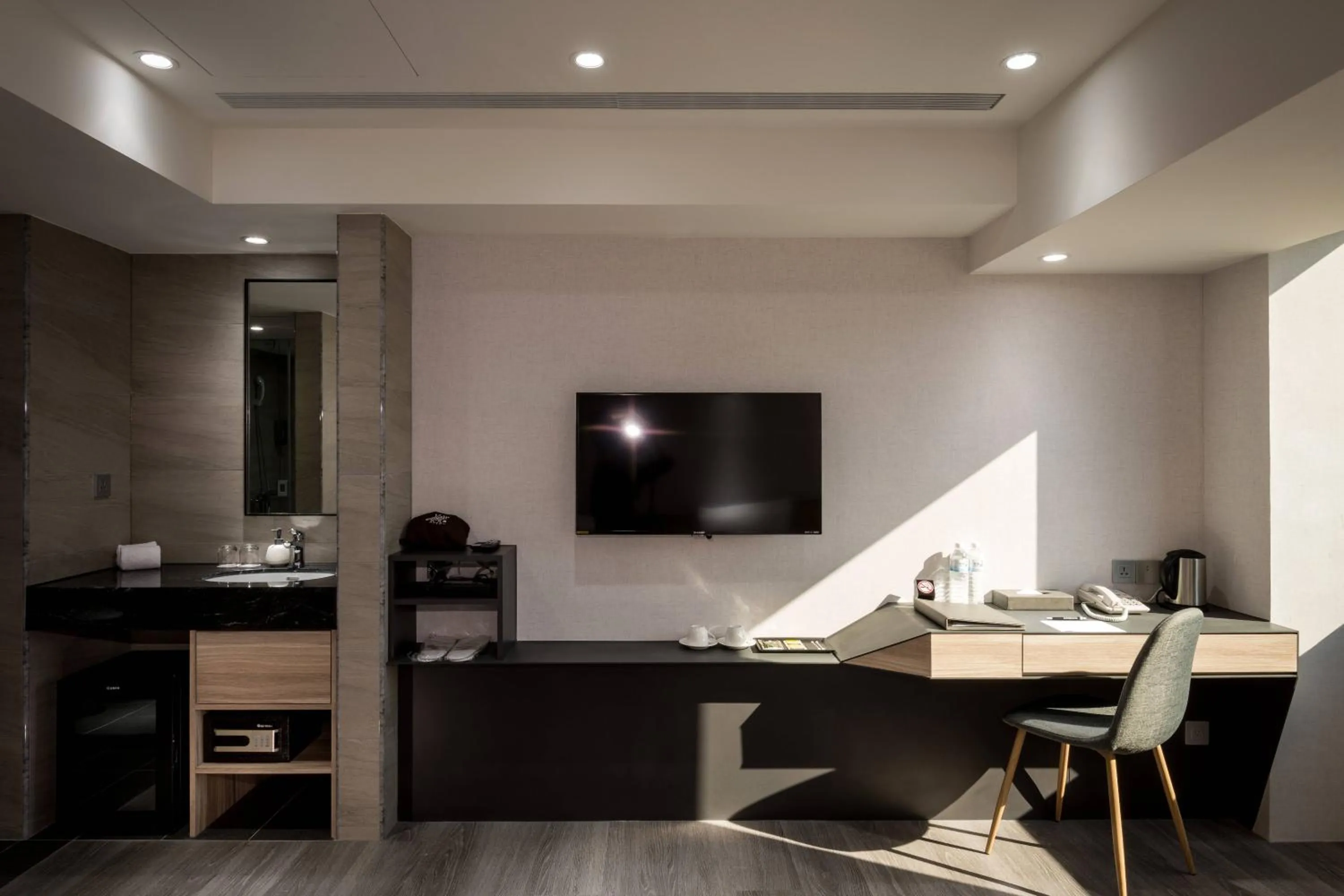 Twin Room with City View in D D Hotel