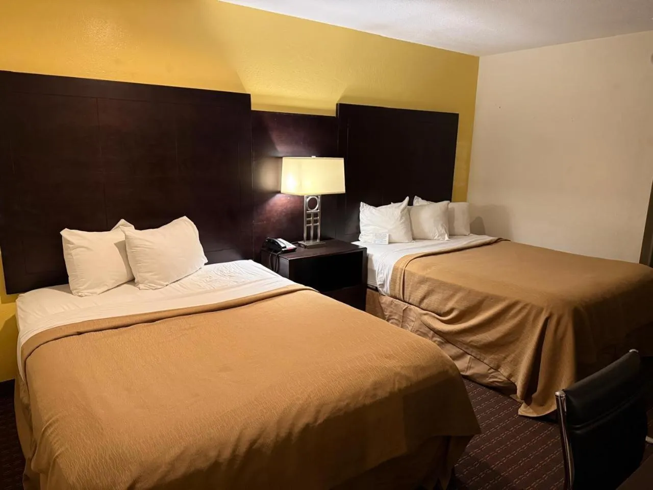 Queen Room with Two Queen Beds in Hollister Inn
