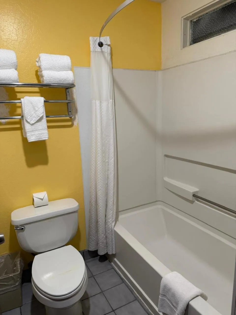 King Room in Hollister Inn