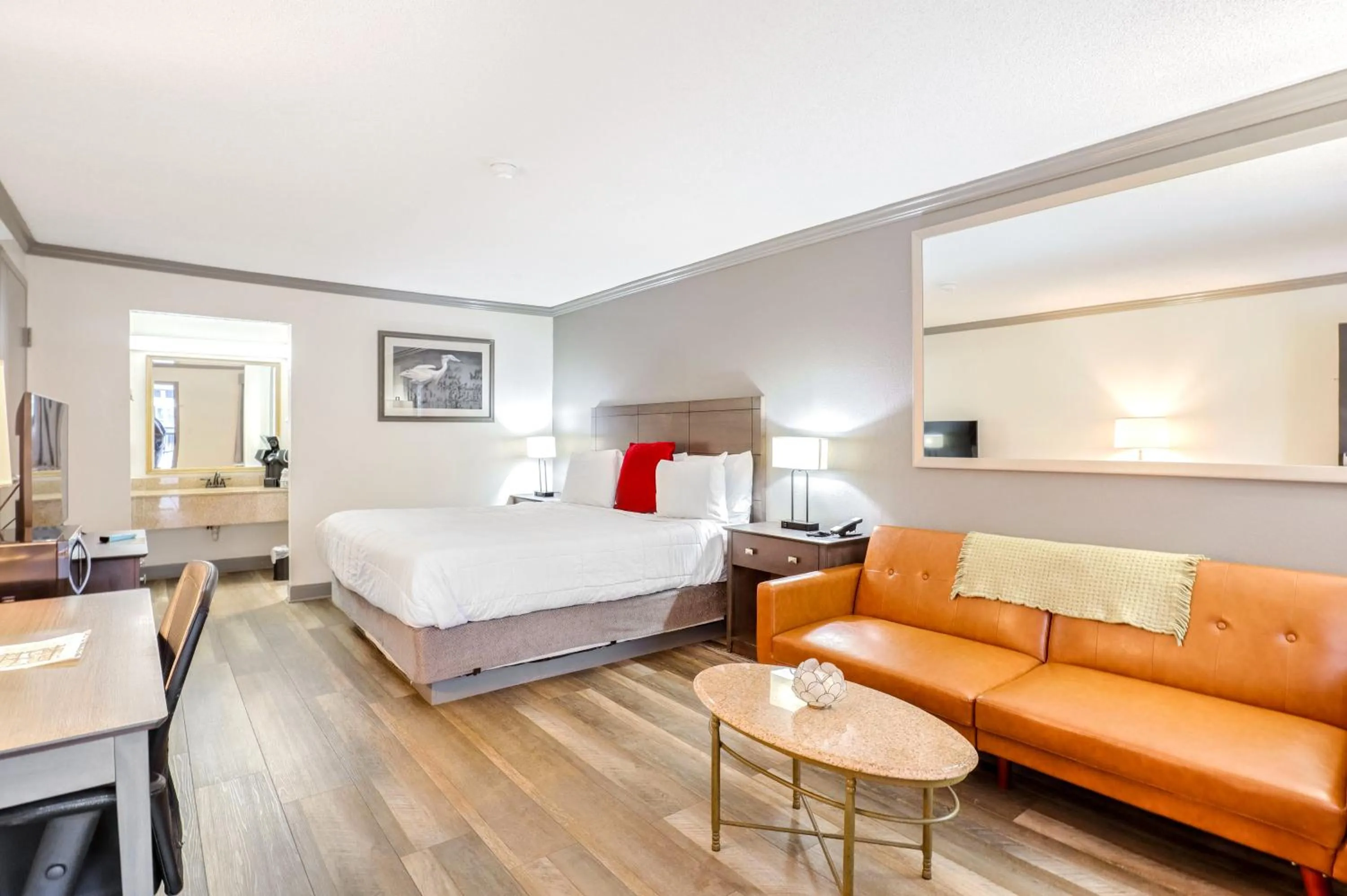 King Room with Pool View - Non-Smoking in The Guest Lodge Gainesville