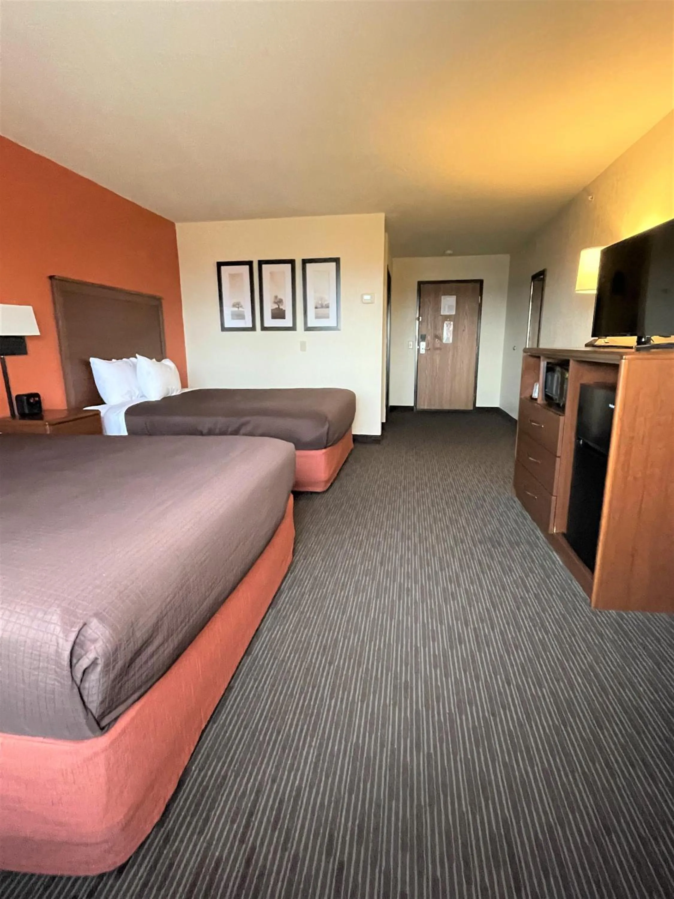 Deluxe Queen Room with Two Queen Beds - Non-Smoking in AmericInn by Wyndham Petoskey