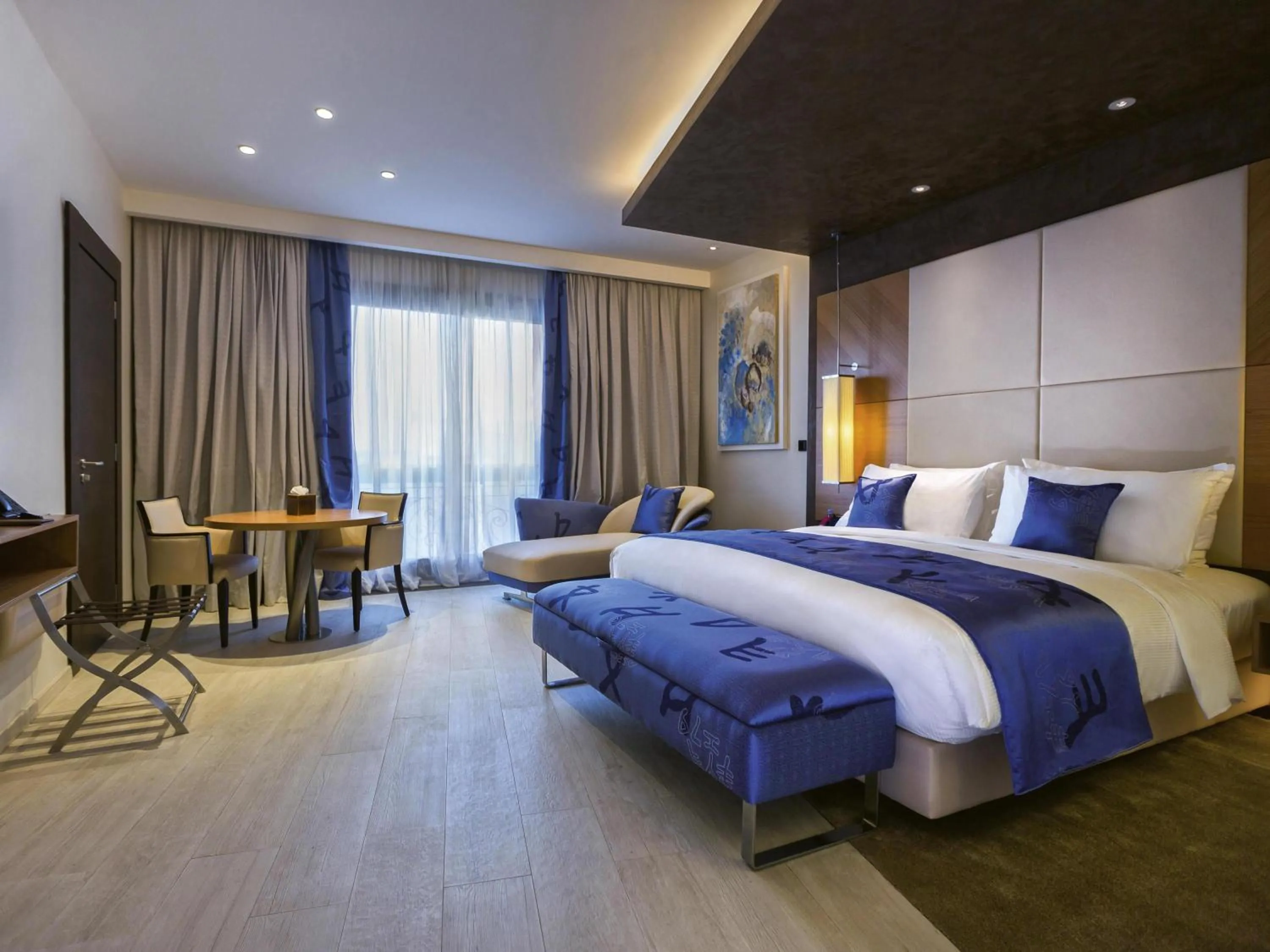 Deluxe King Room with Lake View in Mövenpick Hotel du Lac Tunis