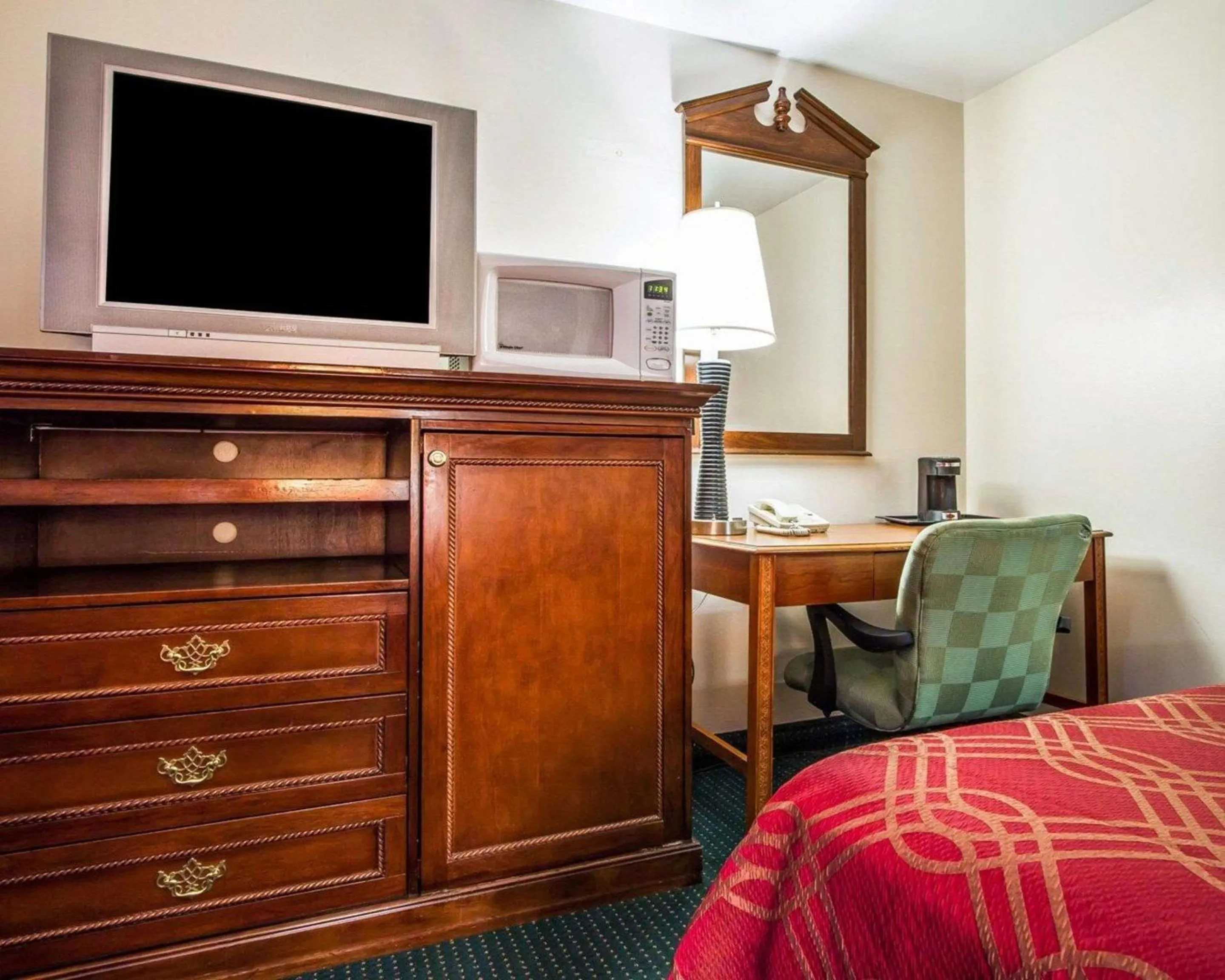 Double Room with Two Double Beds in Rodeway Inn & Suites Brunswick near Hwy 1