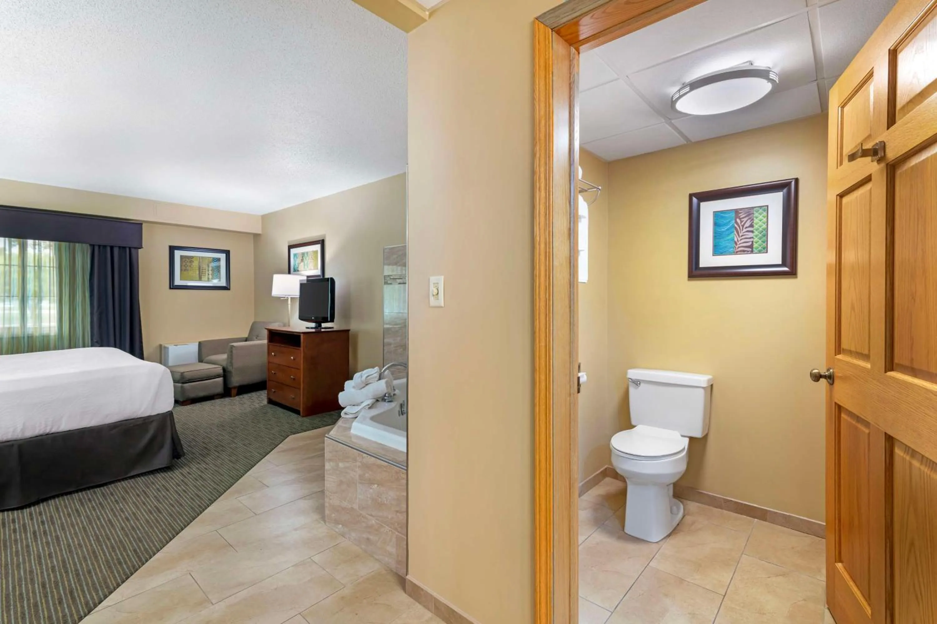 King Suite with Spa Bath, Kitchenette and Separate Living Room - Non-Smoking in Best Western Plus Plattsburgh