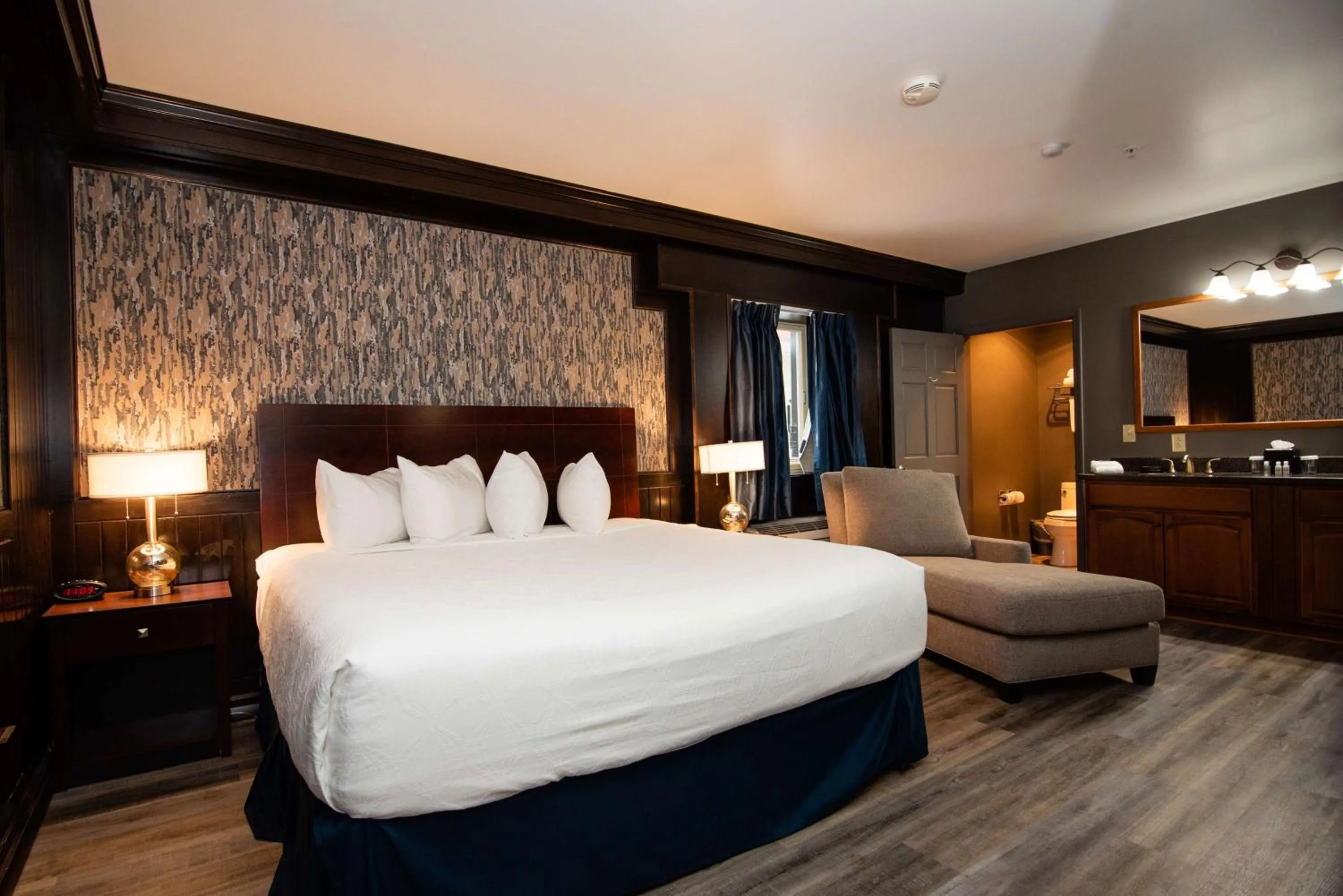 King Suite with Spa Bath in Best Western Plus Plattsburgh