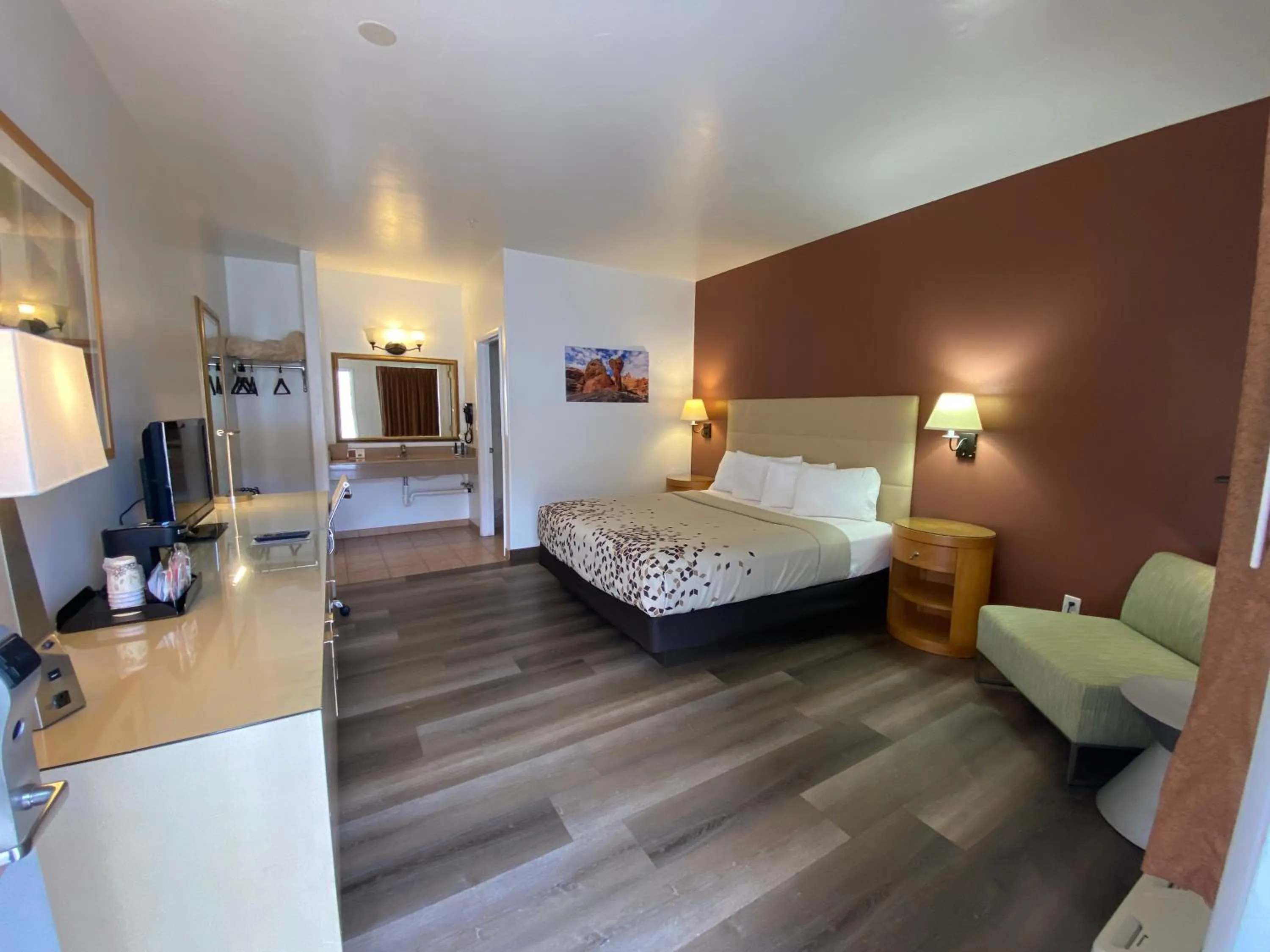 Deluxe King Suite in Adventure Inn Moab