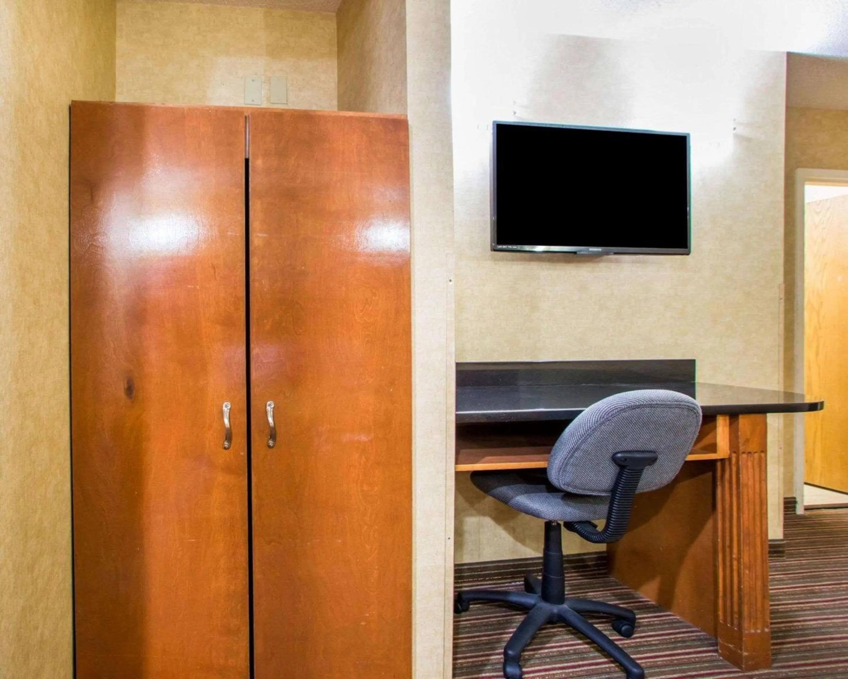 Queen Room with Two Queen Beds - Accessible/Non-Smoking  in Quality Inn & Suites North-Polaris