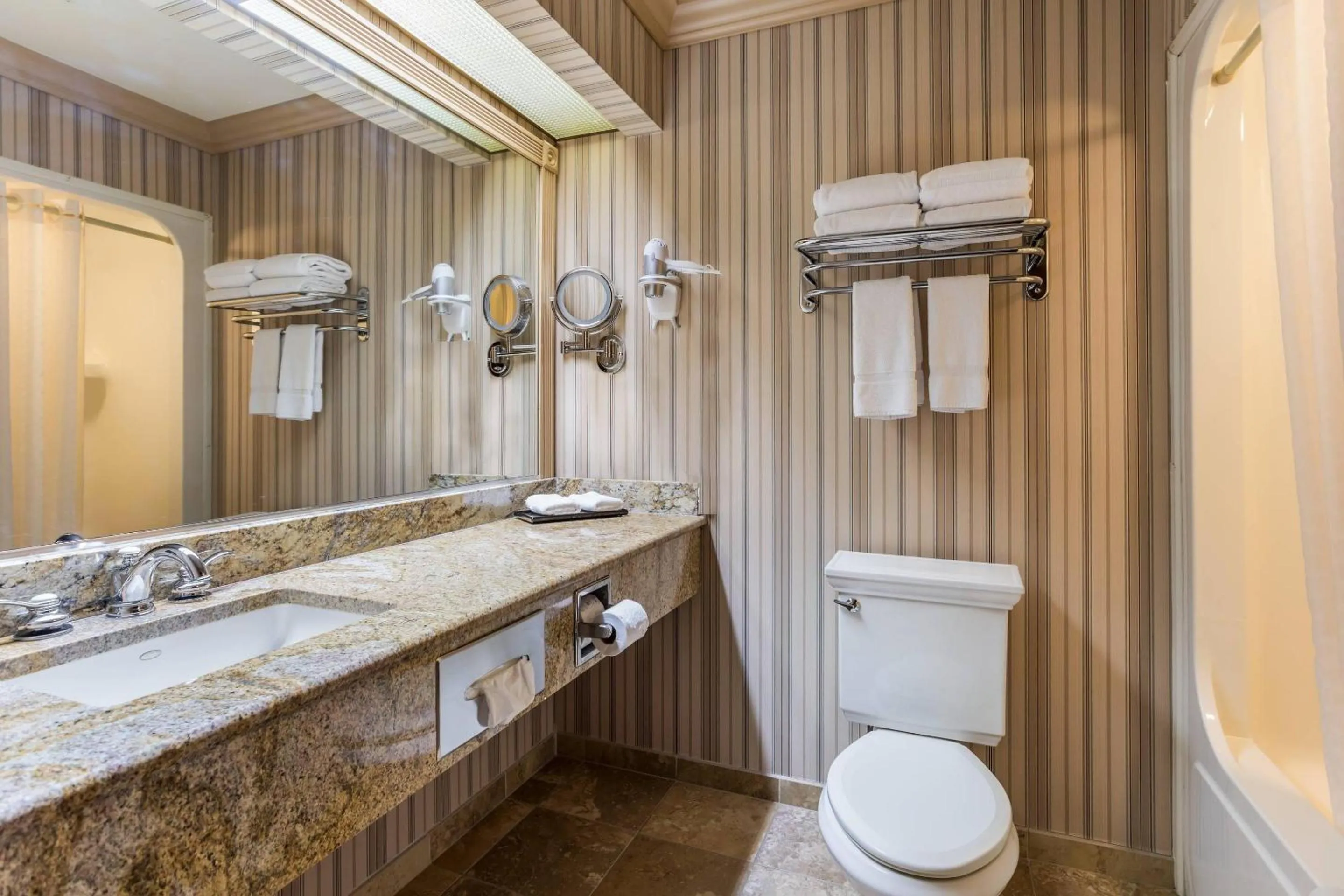 King Room with Fireplace - Non-Smoking in Traditions Hotel & Spa Johnson City - Binghamton, an Ascend Collection Hotel