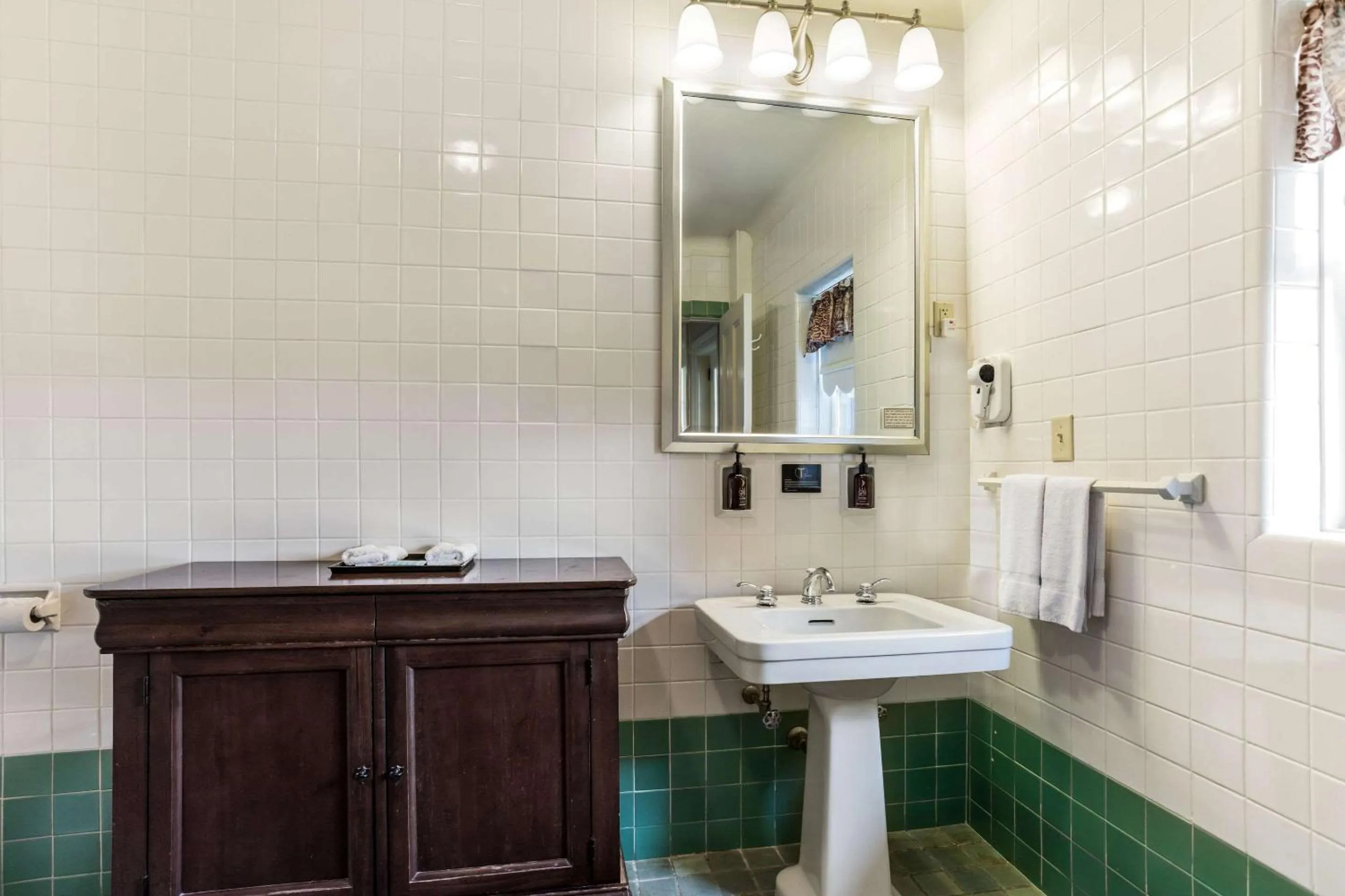 King Suite with Terrace - Non-Smoking in Traditions Hotel & Spa Johnson City - Binghamton, an Ascend Collection Hotel