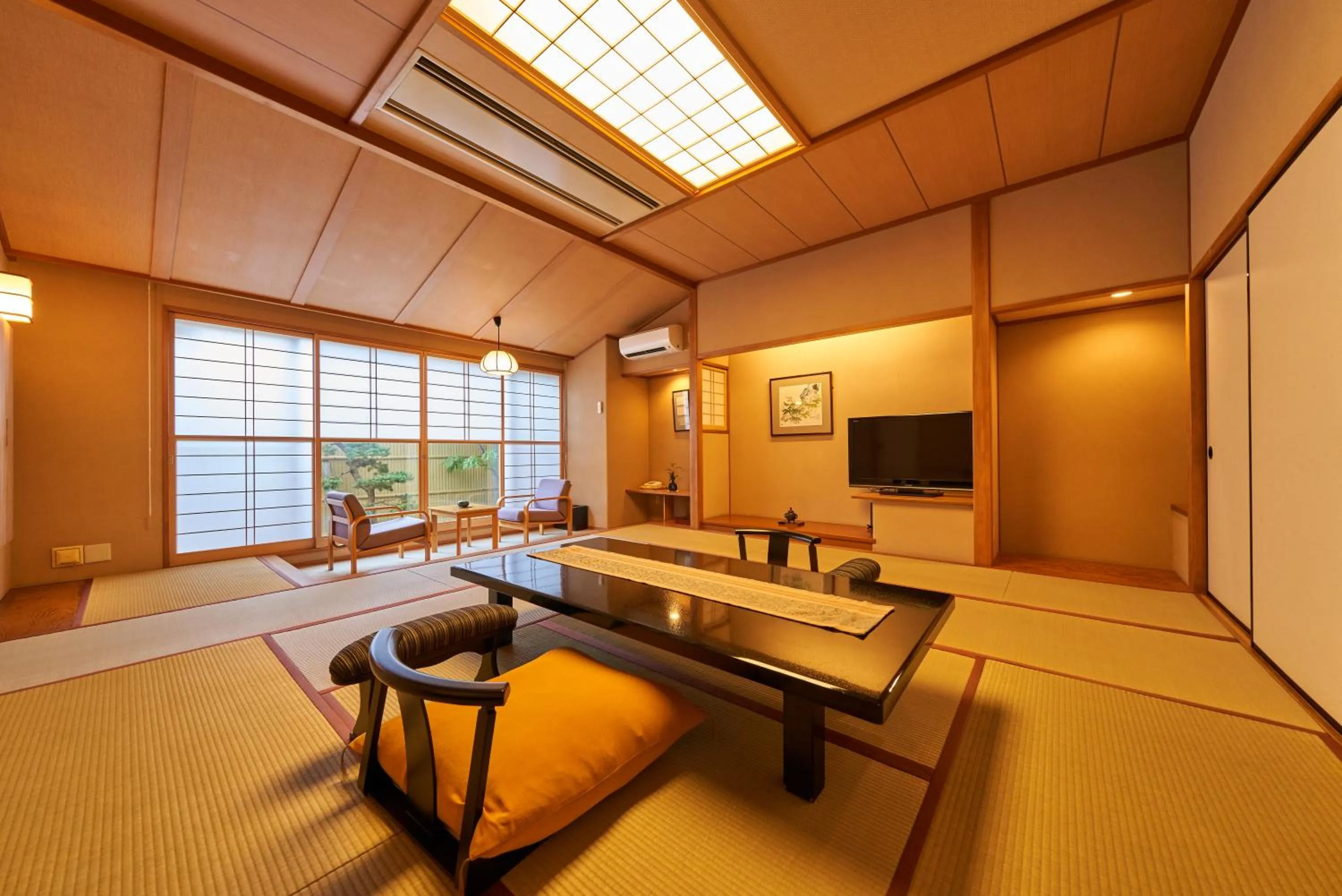 Family Room with Private Bathroom - Non-Smoking in Hanabishi Hotel