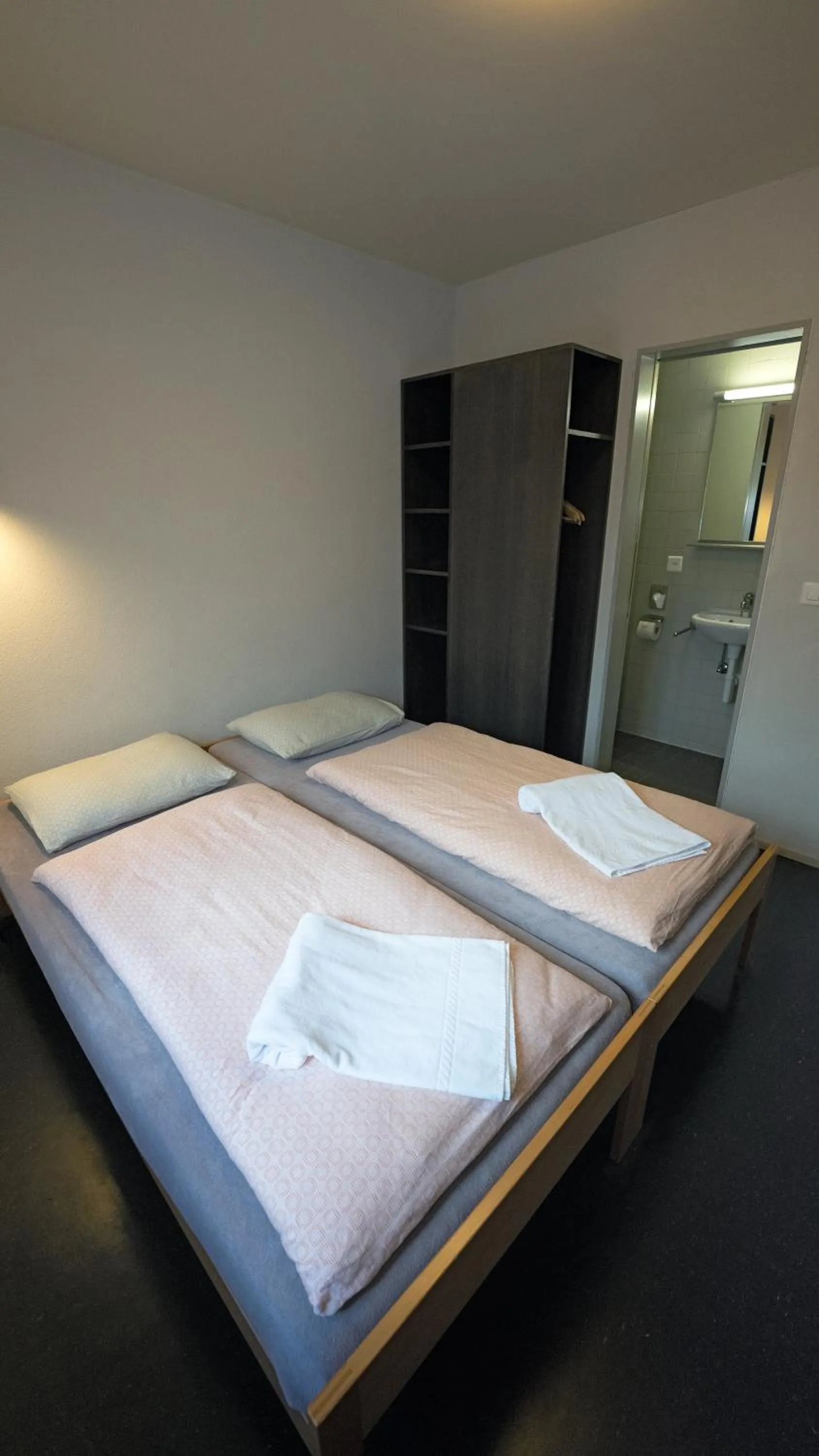 Single Room with Private Bathroom in Zermatt Youth Hostel