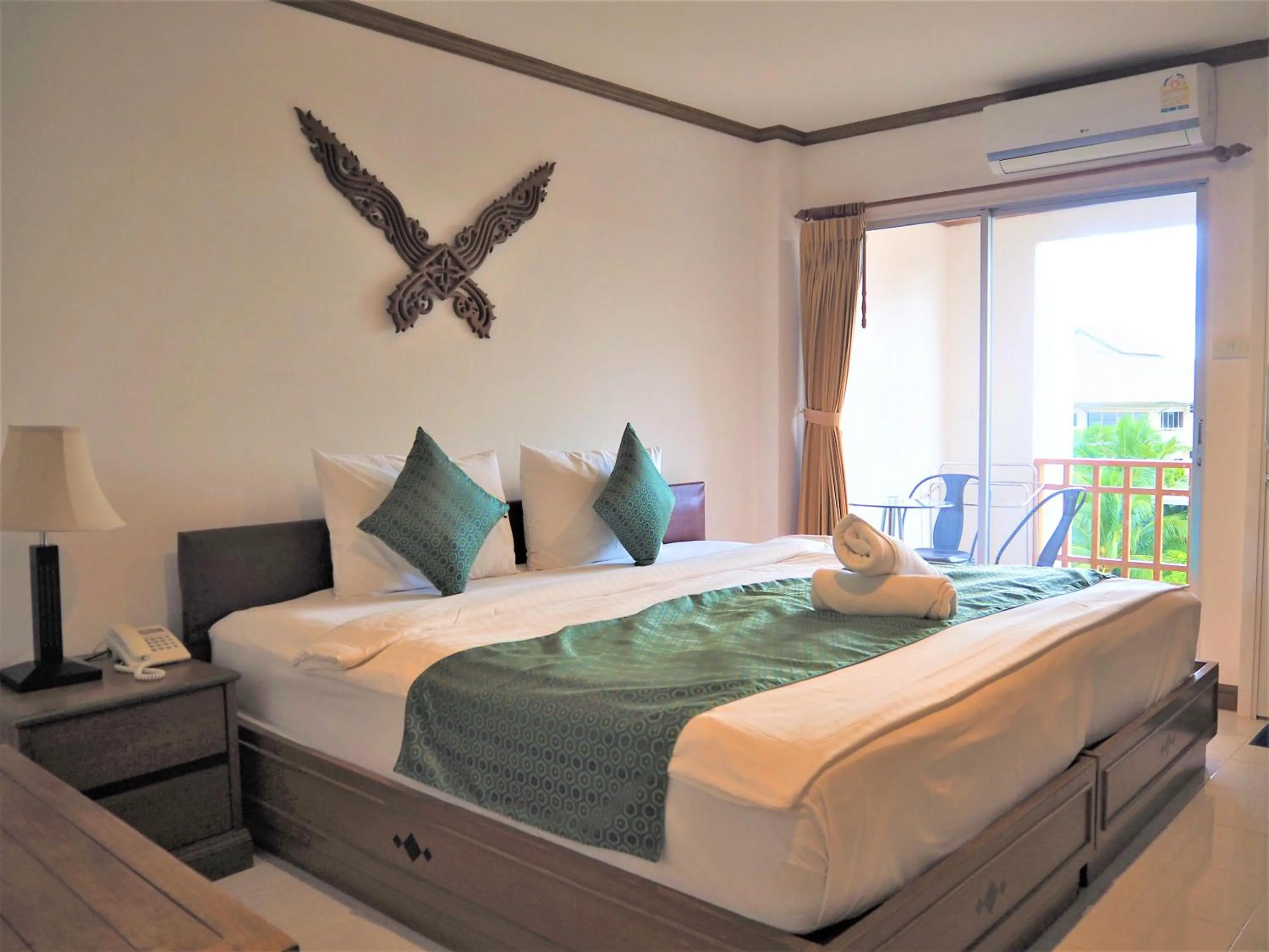 Queen Room with Sea View in Hua Hin White Villa Hotel - SHA Certified