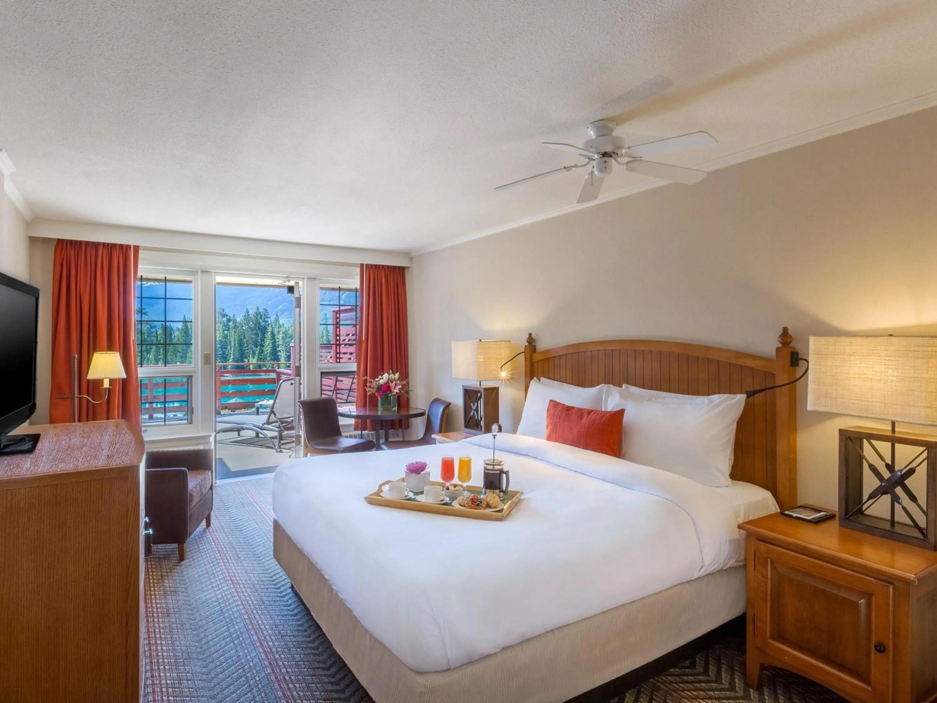 Deluxe King Room with Balcony - Main Lodge in Fairmont Jasper Park Lodge