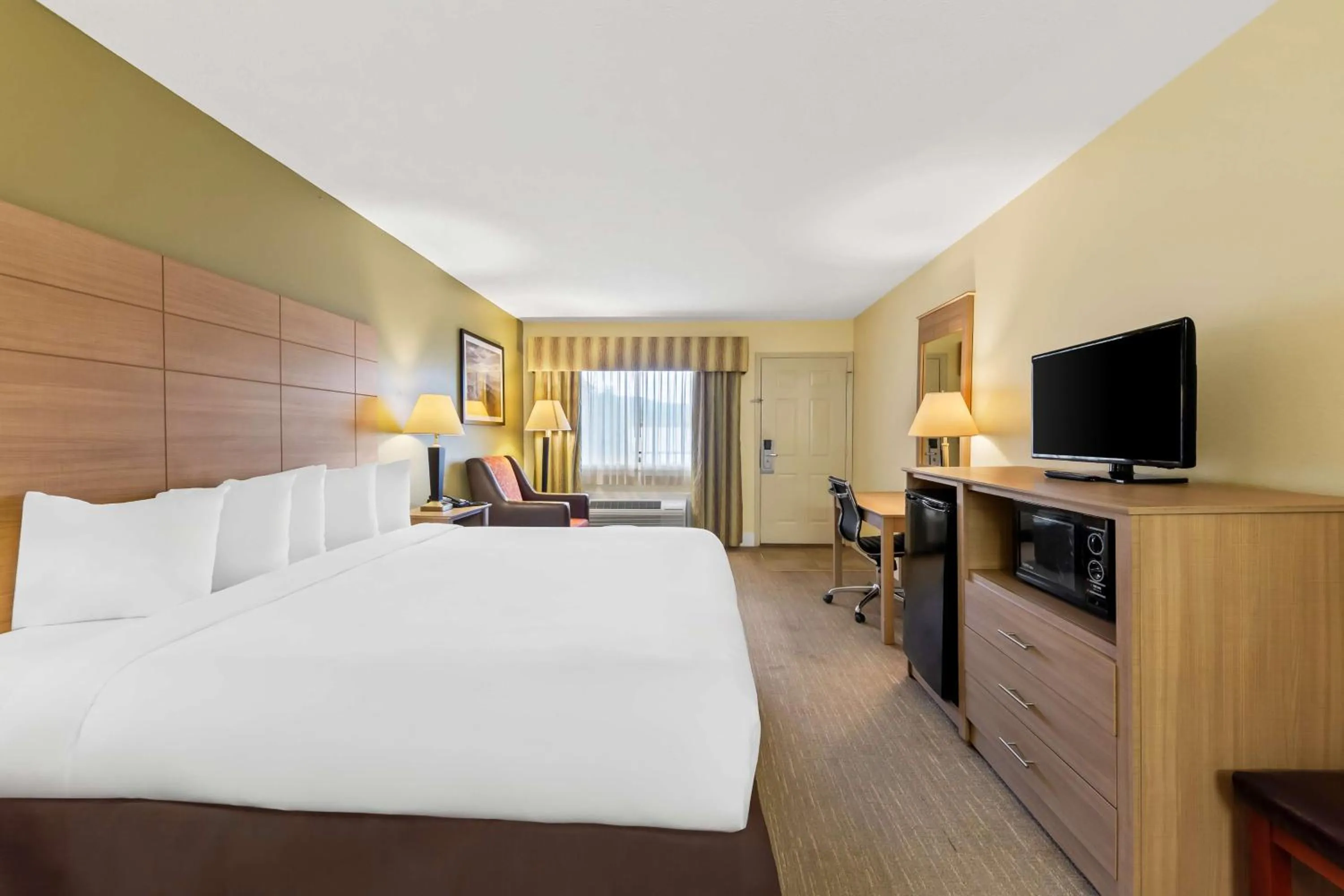 King Room - Non-Smoking in Best Western Dayton