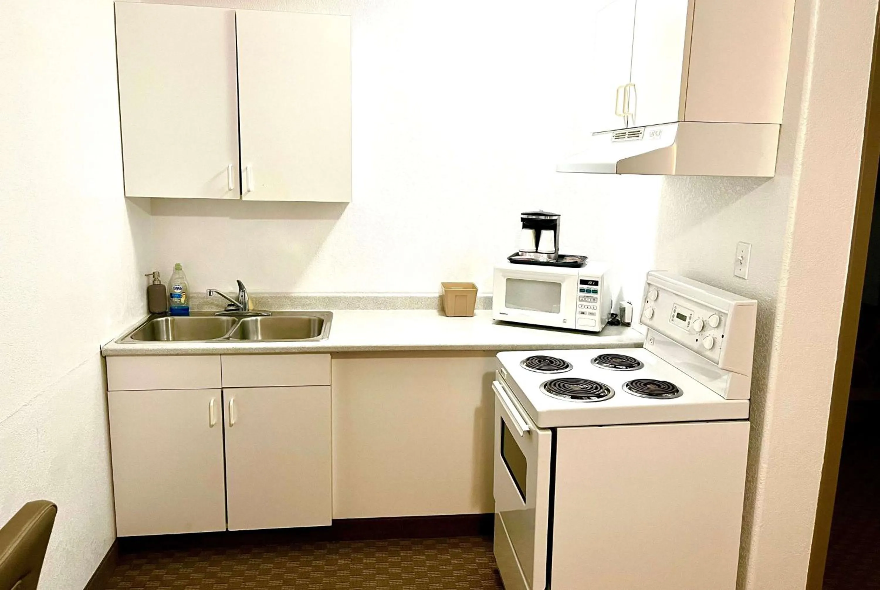 Queen Studio - Non-Smoking in Super 8 by Wyndham Hinton