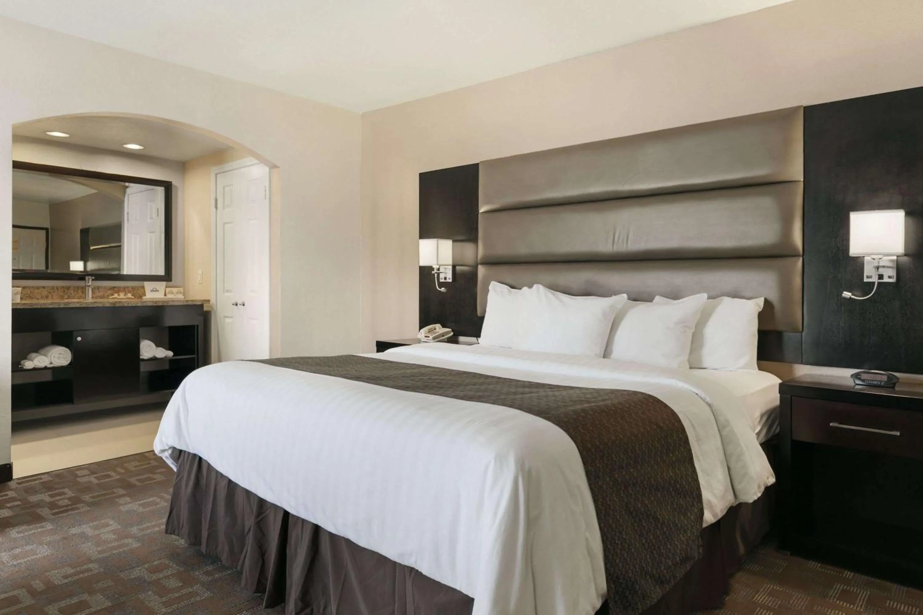 Deluxe King Suite - Non-Smoking in Days Inn by Wyndham Downey