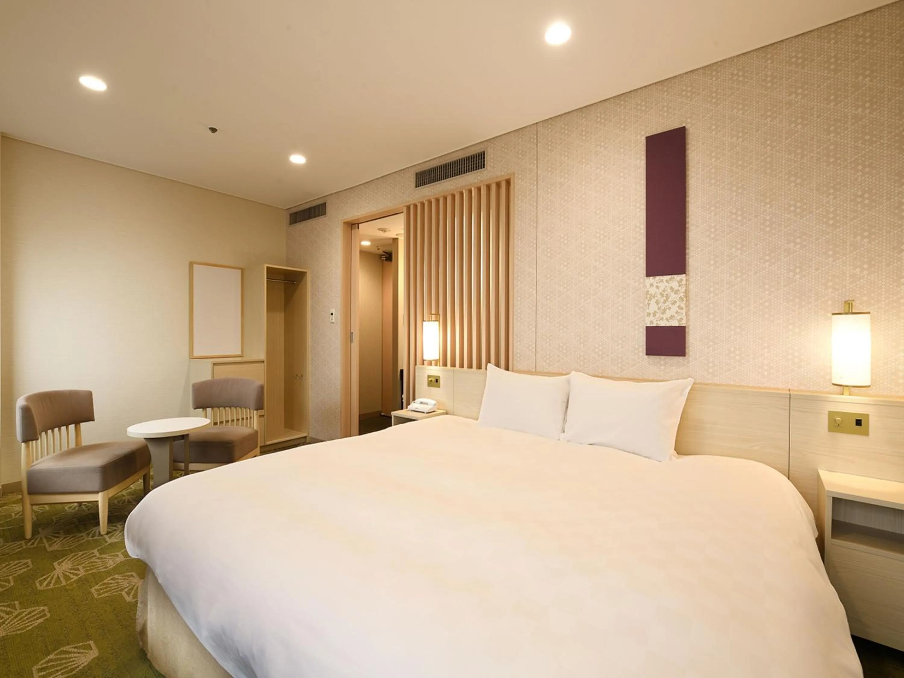 Deluxe King Room, Non-Smoking (30.6sqm) - single occupancy in Shinjuku Prince Hotel