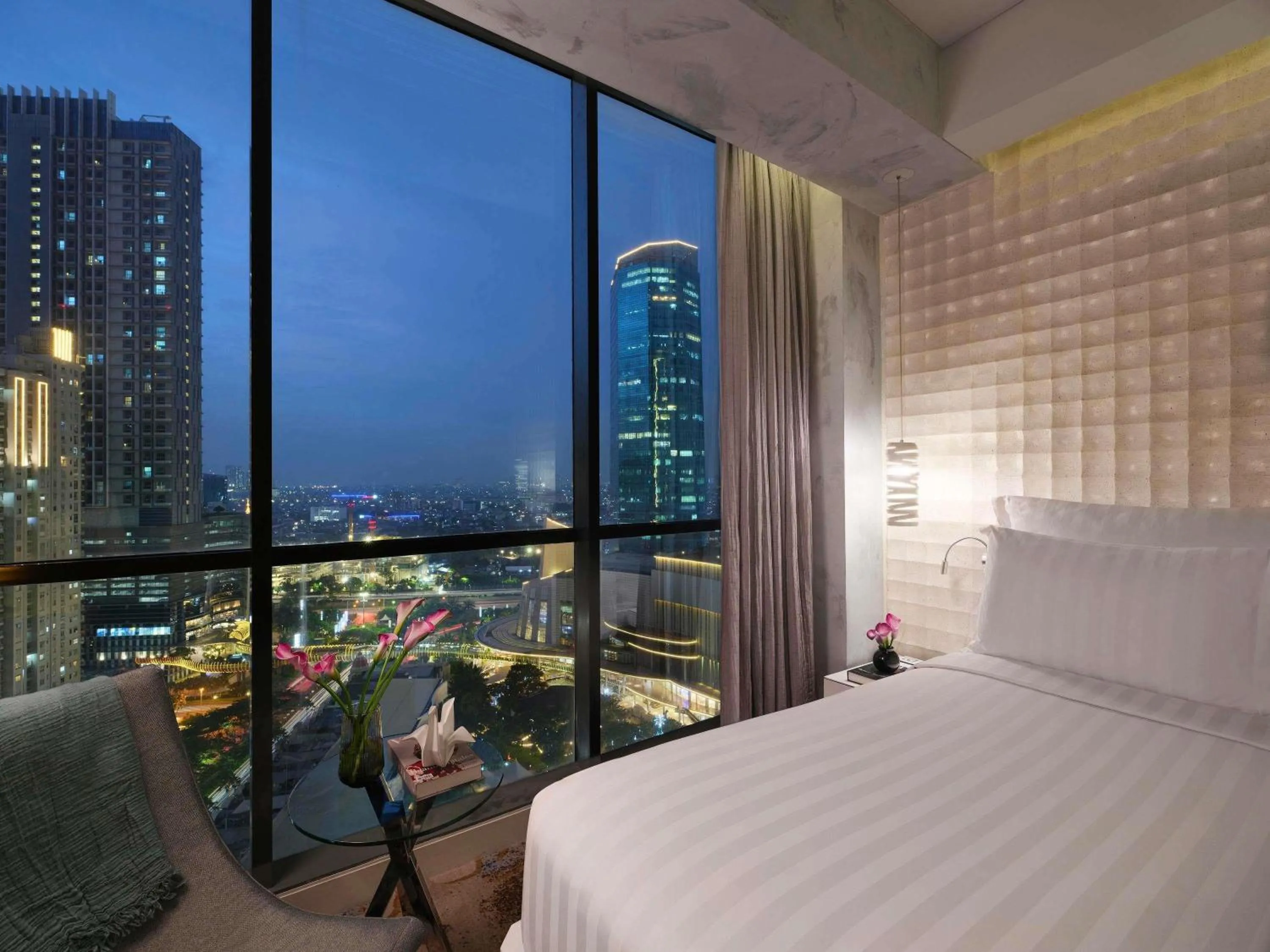 Deluxe King Room with Park View in Pullman Jakarta Central Park