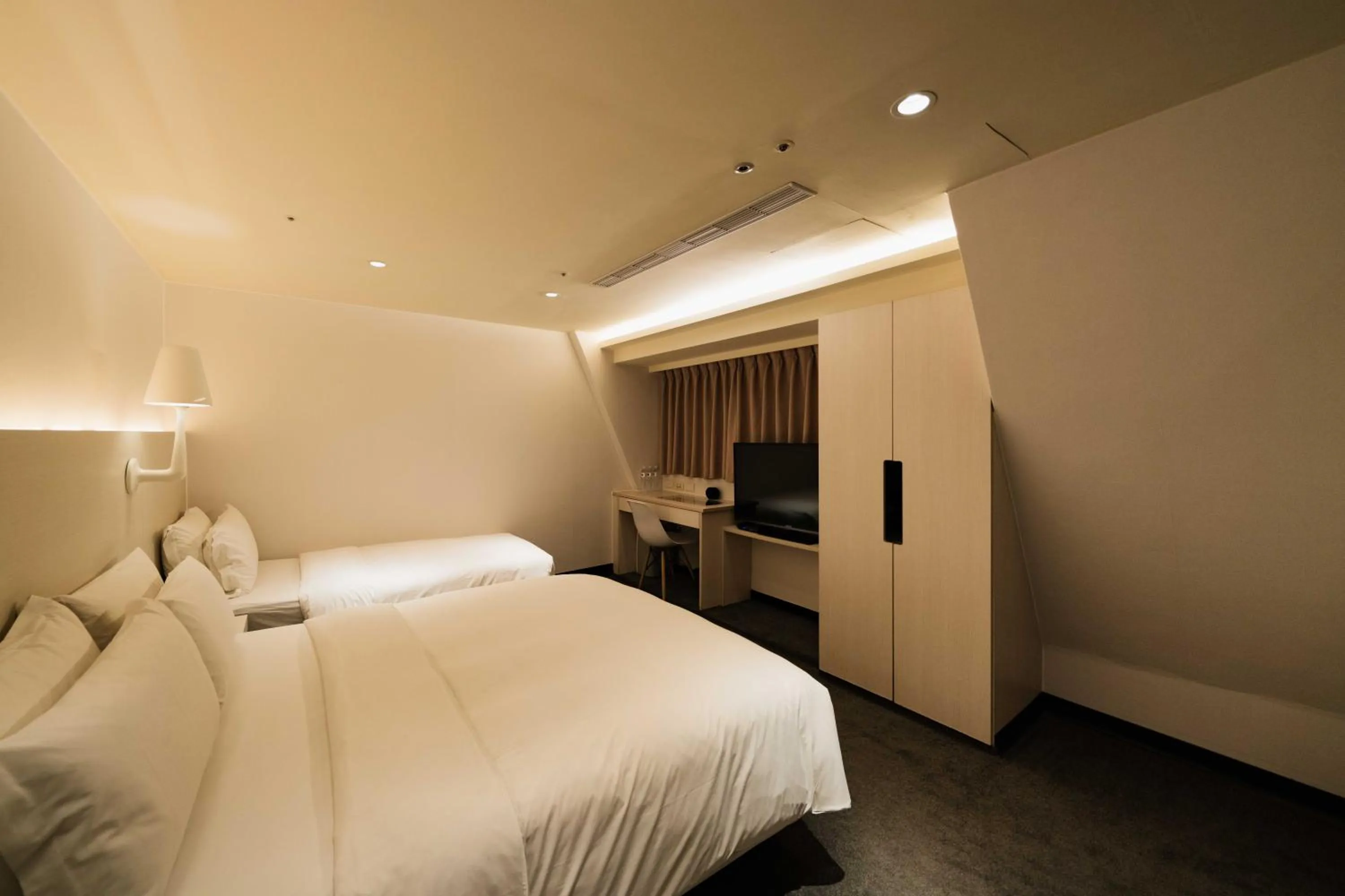 Triple Room in SWIIO Hotel Ximending