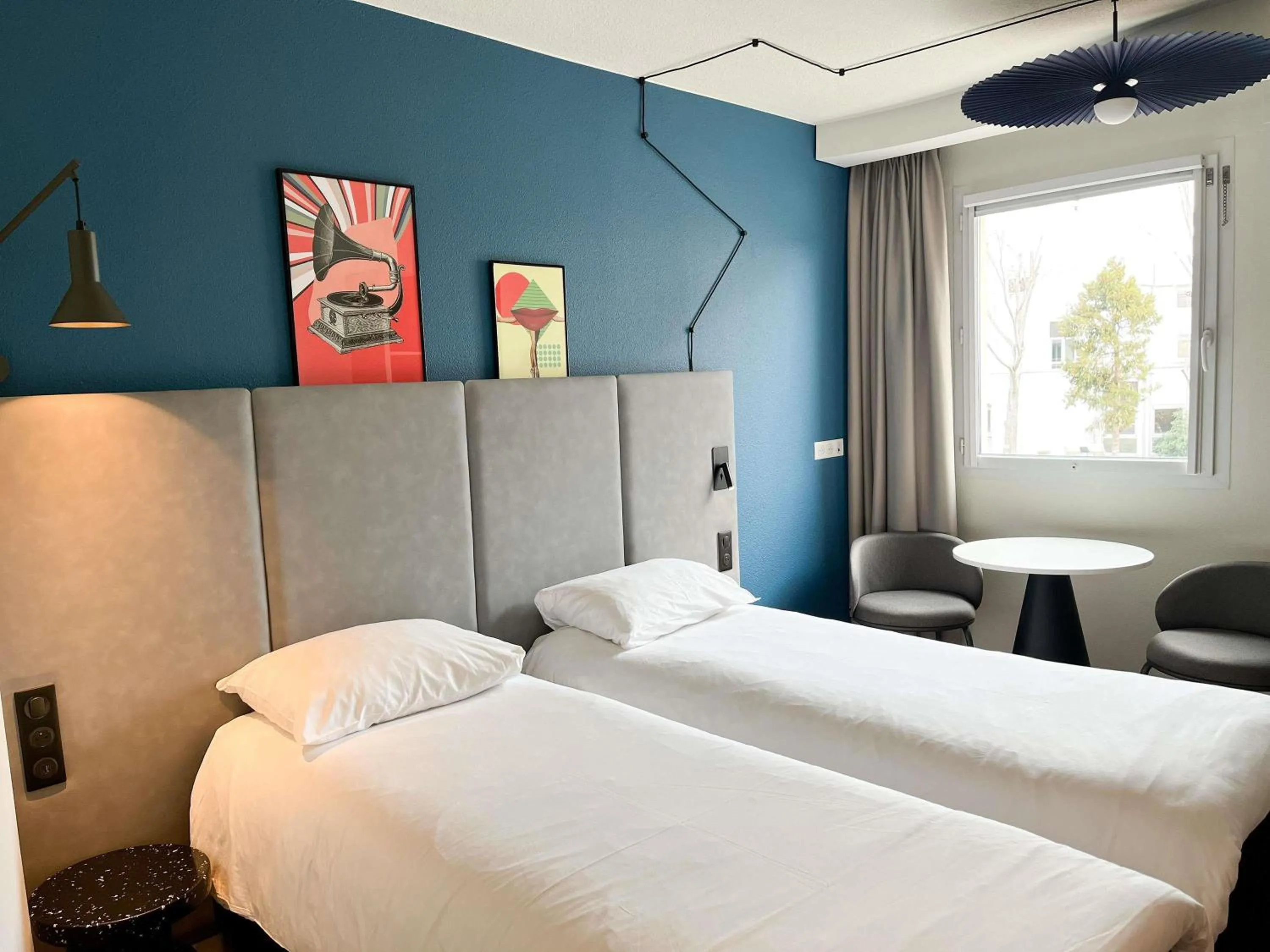 Standard Twin Room in ibis Martigues Centre