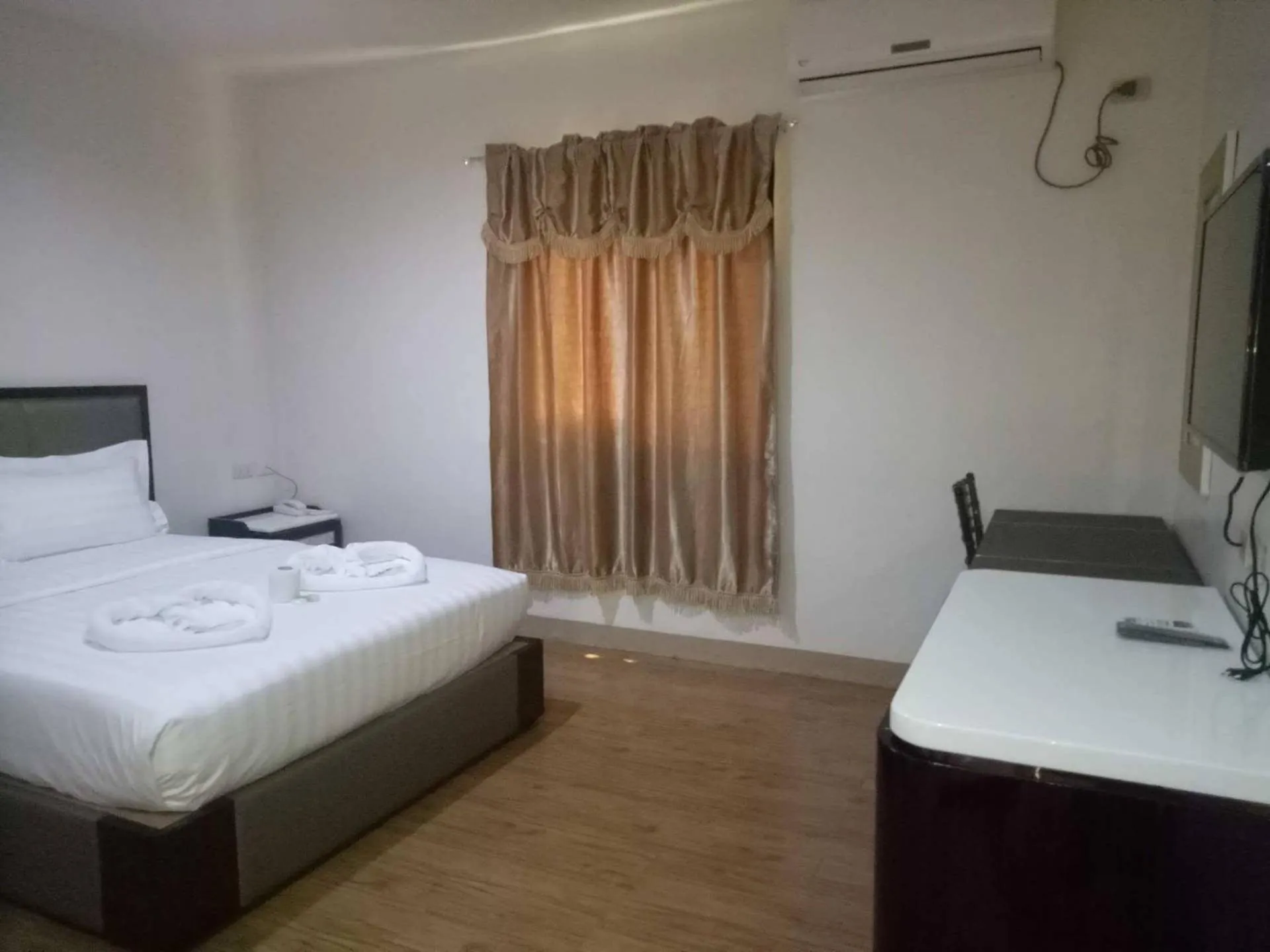 Deluxe Room in Meaco Royal Hotel - Tabaco