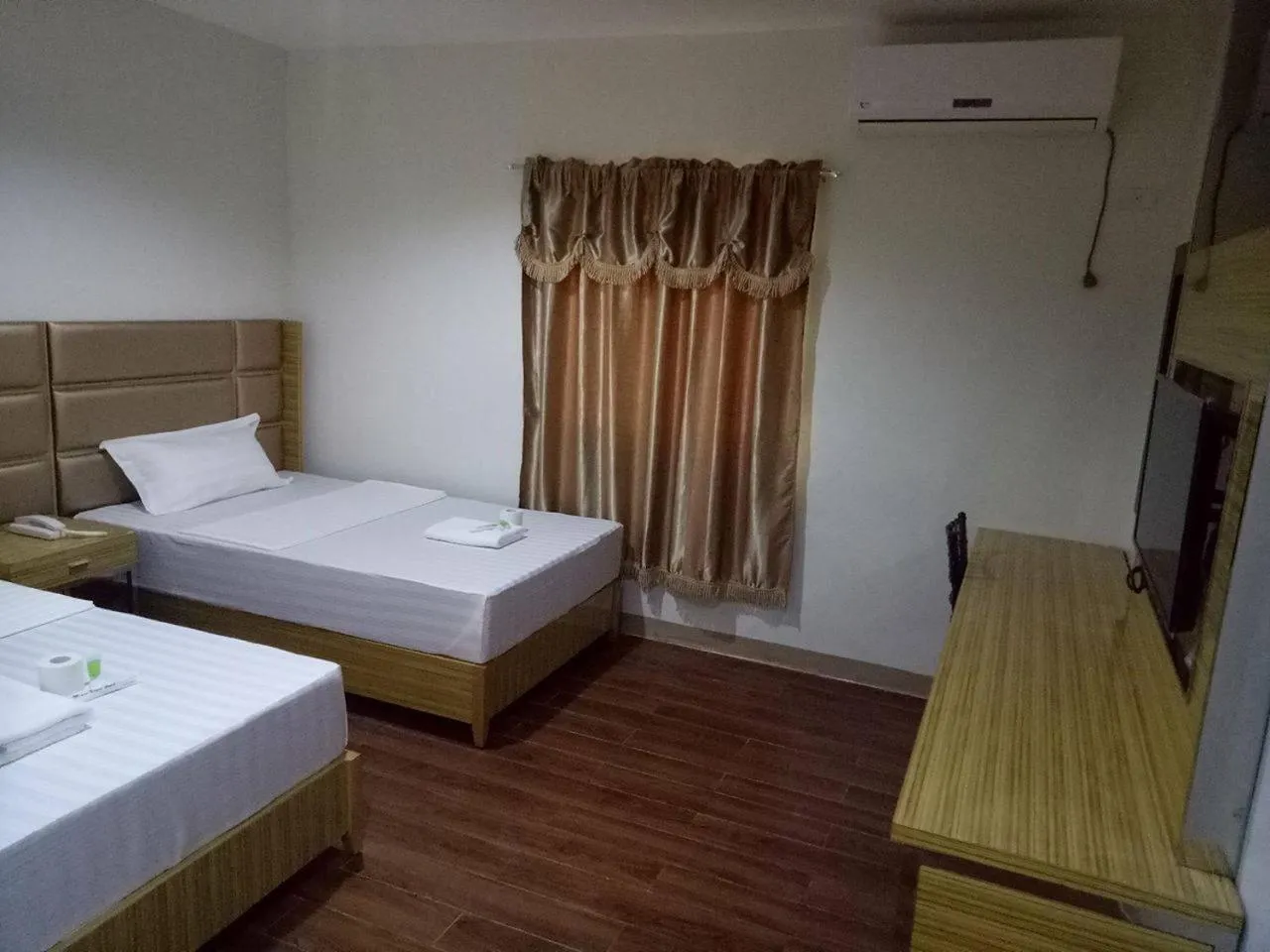 Deluxe Twin Room in Meaco Royal Hotel - Tabaco