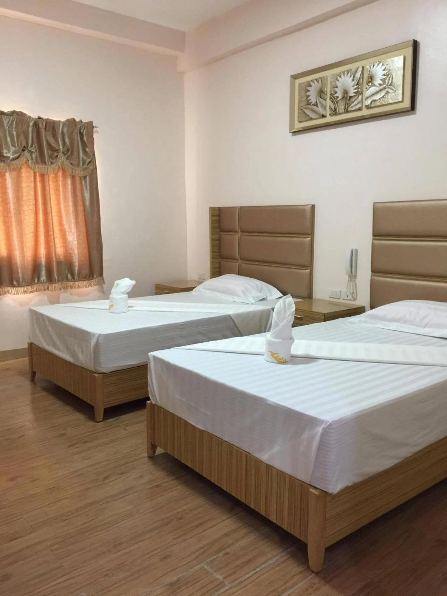 Deluxe Twin Room in Meaco Royal Hotel - Lipa