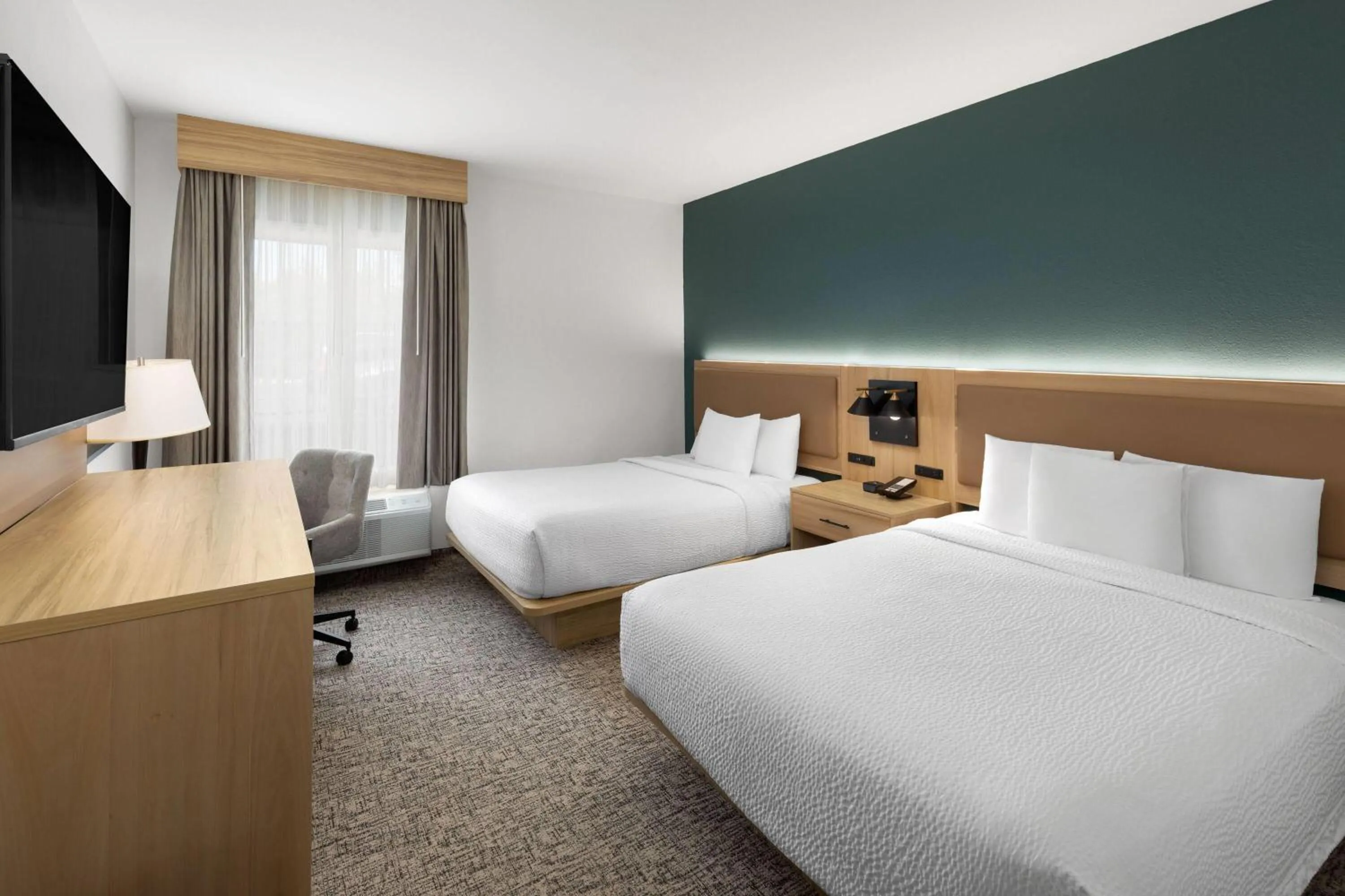 Double Room with Mobility/Hearing Impaired Access - Non-Smoking in La Quinta by Wyndham Lexington South / Hamburg