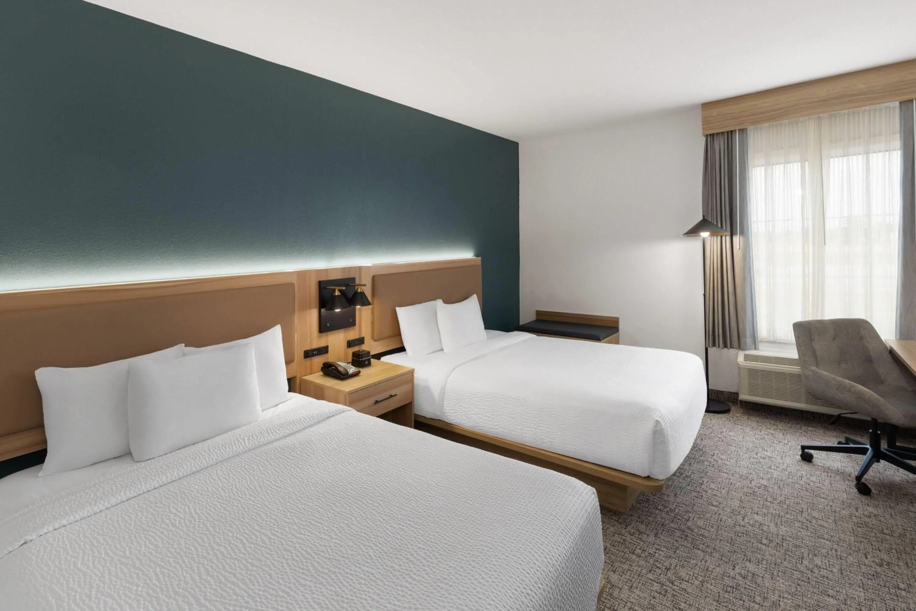 Queen Room with Two Queen Beds - Non-Smoking in La Quinta by Wyndham Lexington South / Hamburg