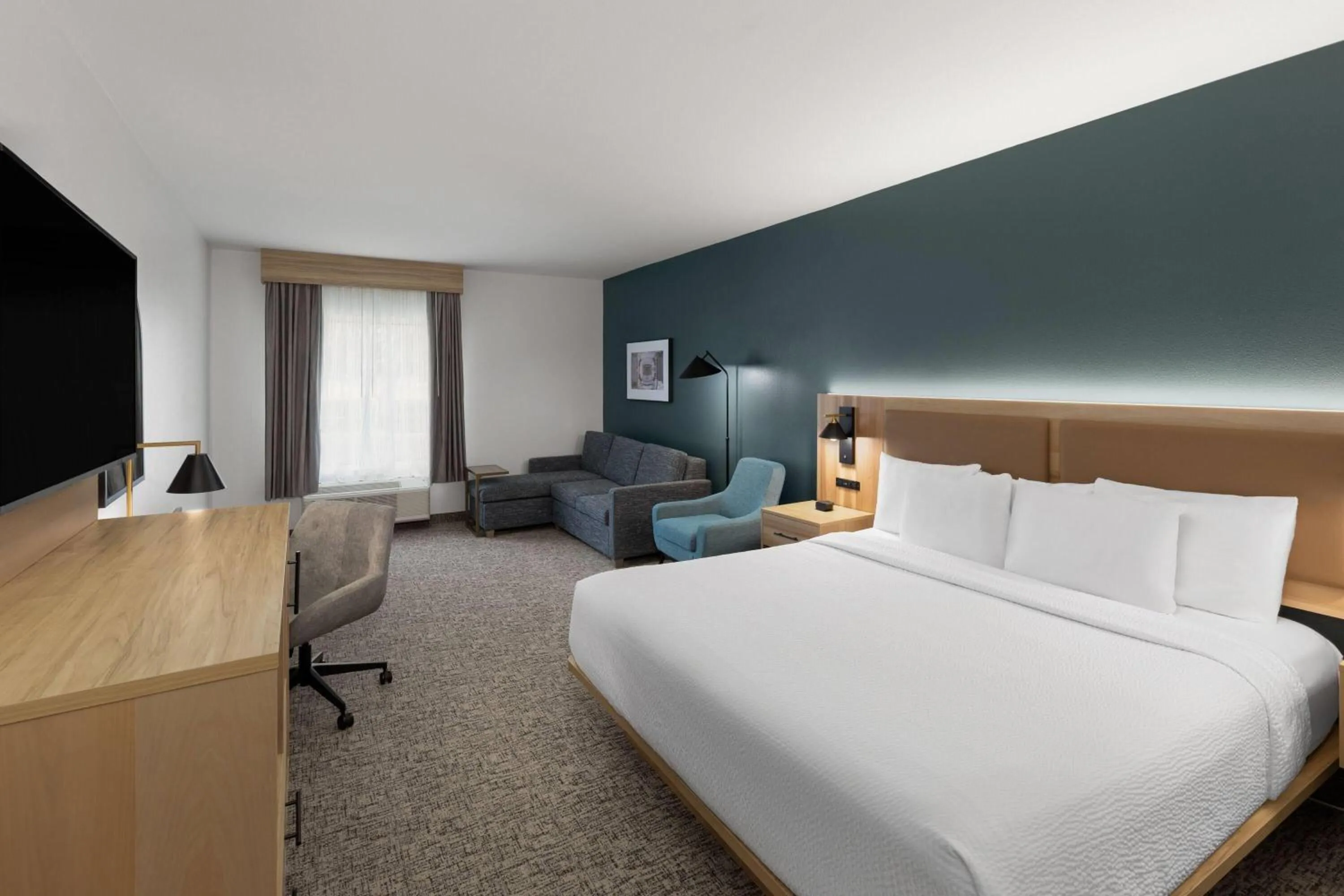 Deluxe King Room with Mobility/Hearing Impaired Access - Non-Smoking in La Quinta by Wyndham Lexington South / Hamburg