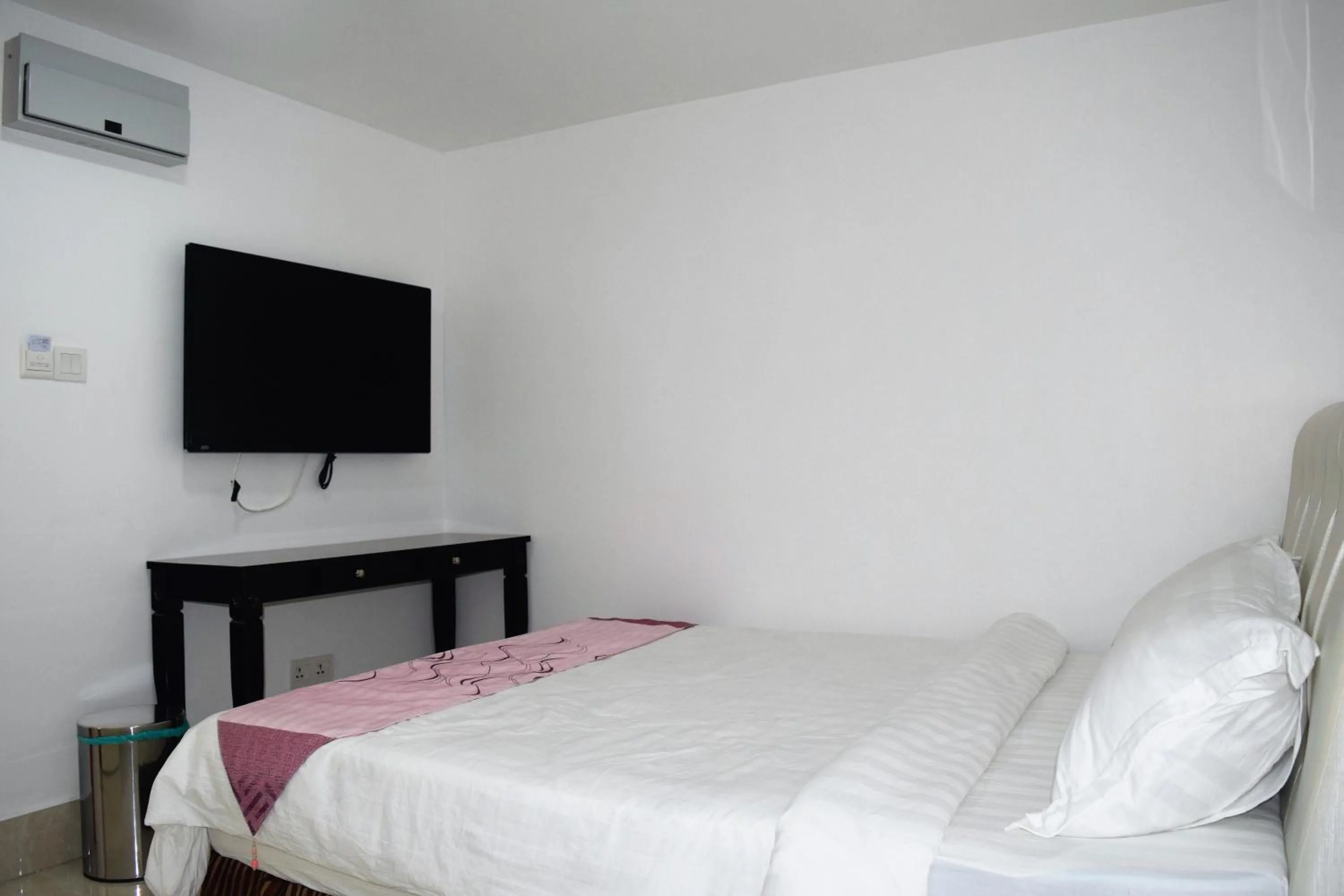 Deluxe Queen Room in S Rose Hotel