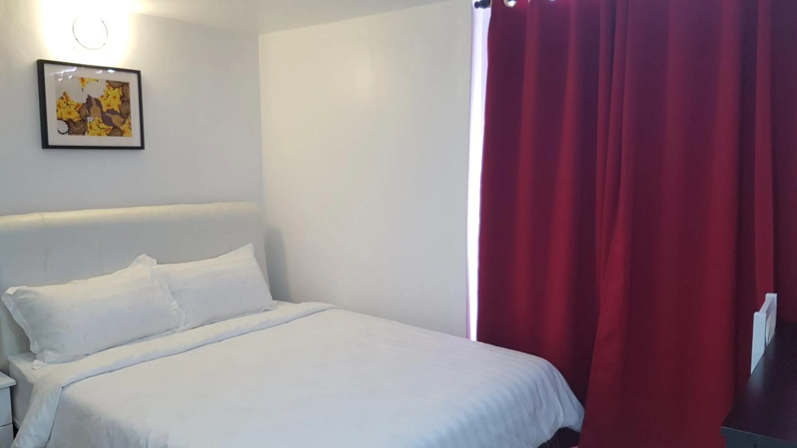 Standard Queen Room in S Rose Hotel