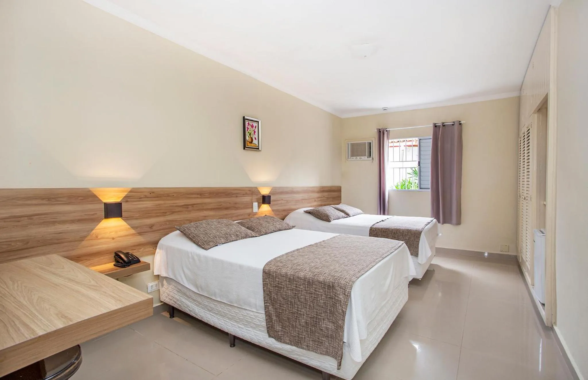 Deluxe Quadruple Room in Hotel Saveiros