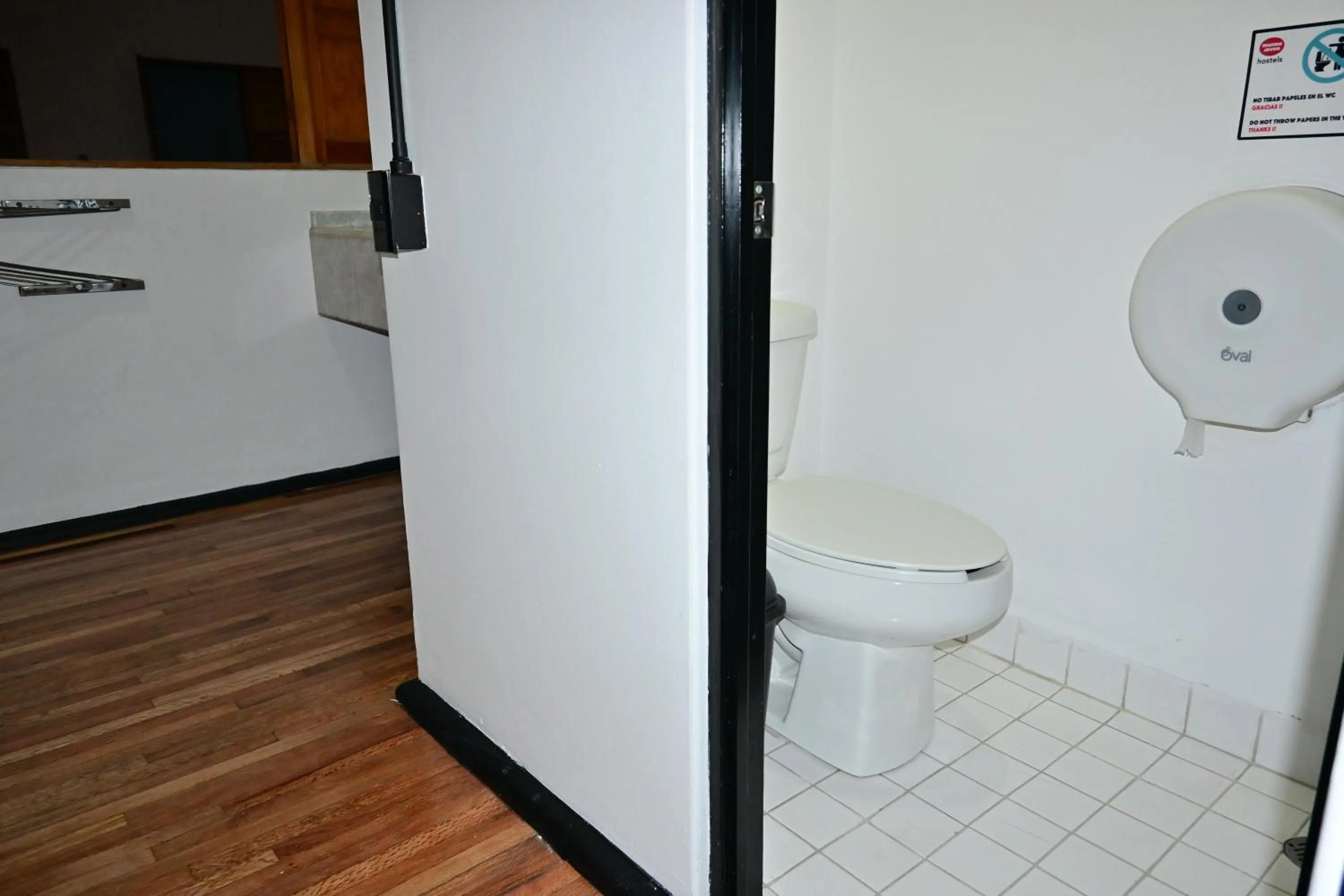 Bed in 6-Bed Female Dormitory Room Exterior Shared Bathroom - Zocalo View in Hostel Mundo Joven Catedral