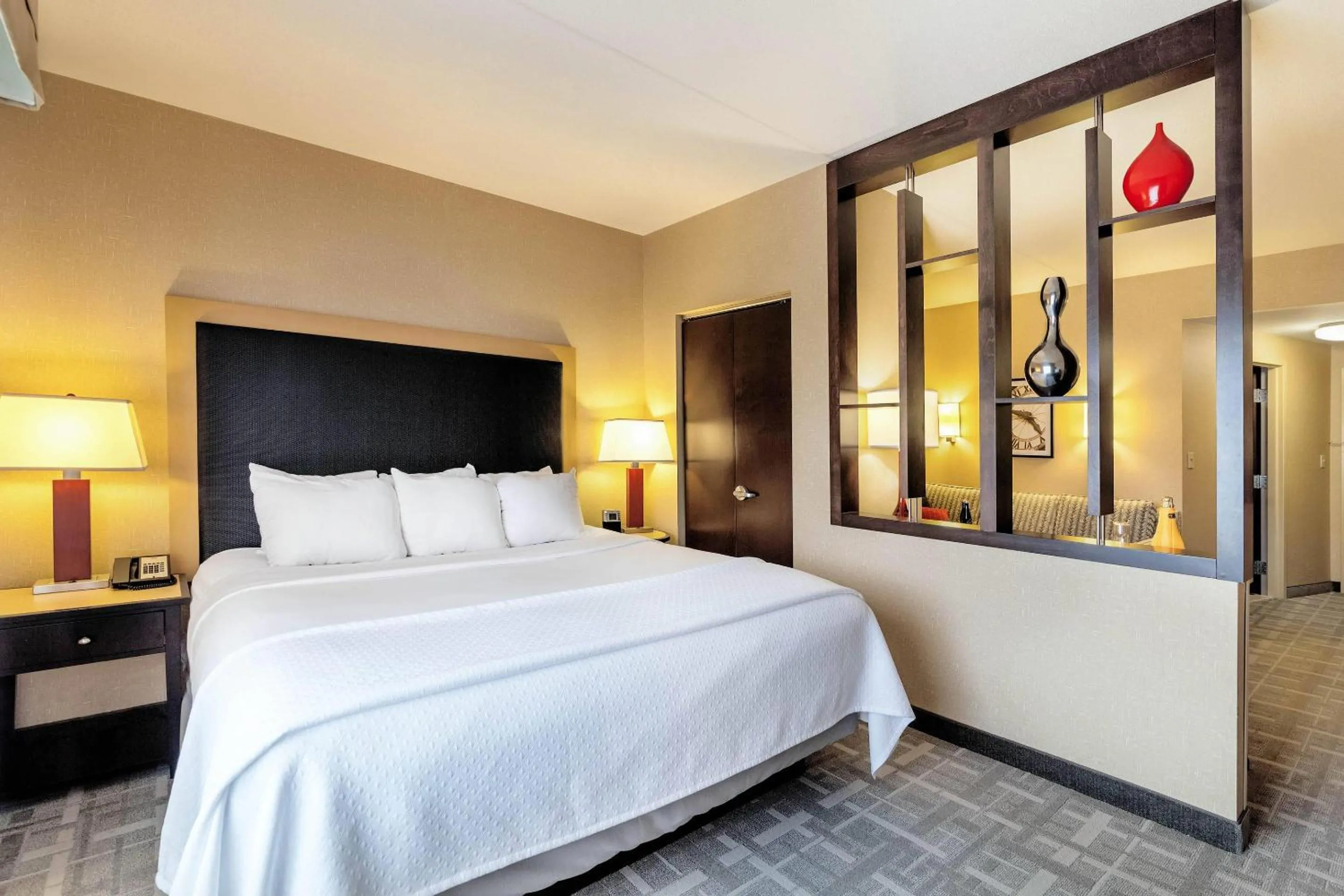 King Suite - Non-Smoking in Cambria Hotel Pittsburgh - Downtown