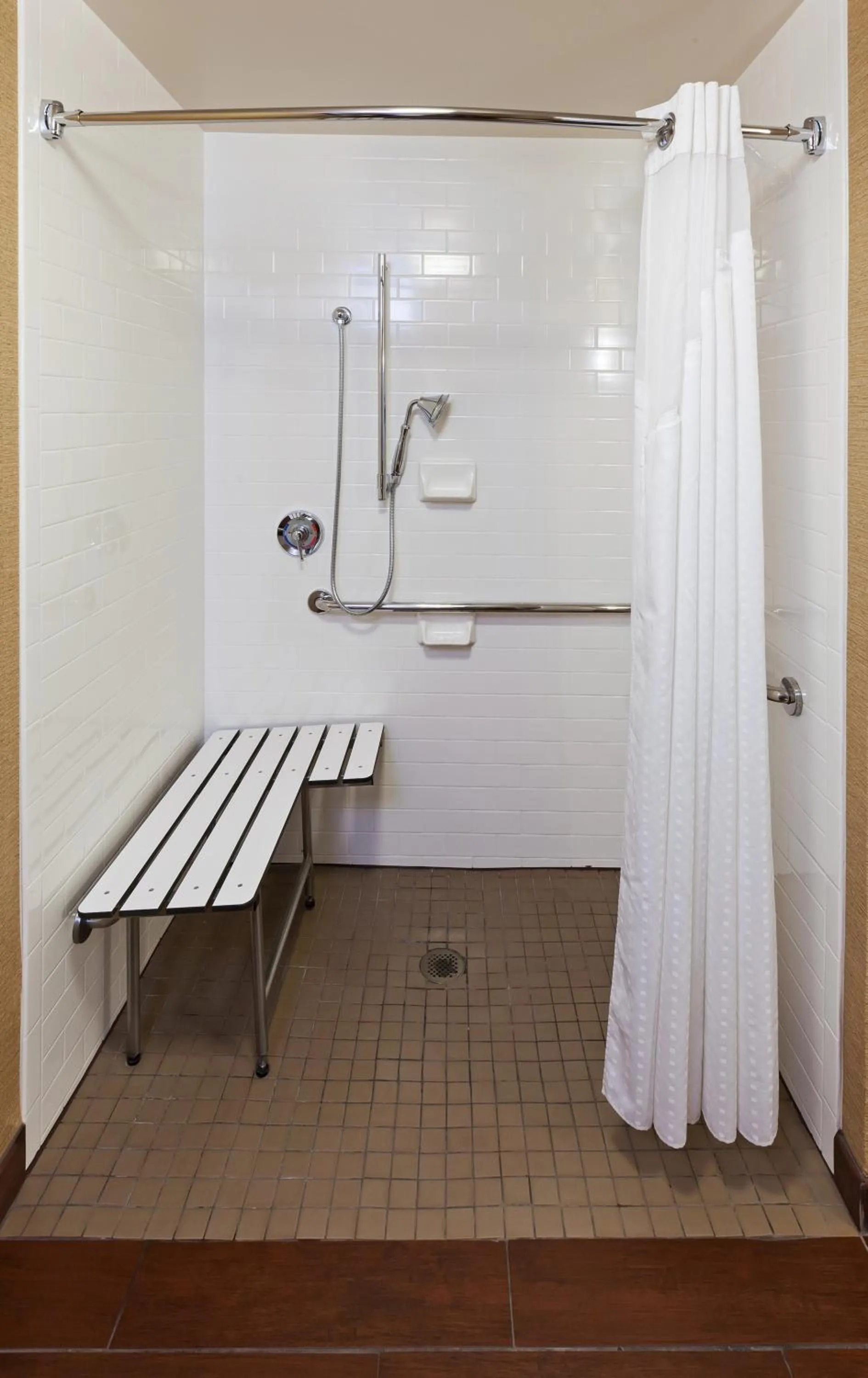 King Suite with Roll-In Shower - Disability Access/Non-Smoking in Holiday Inn Ardmore by IHG