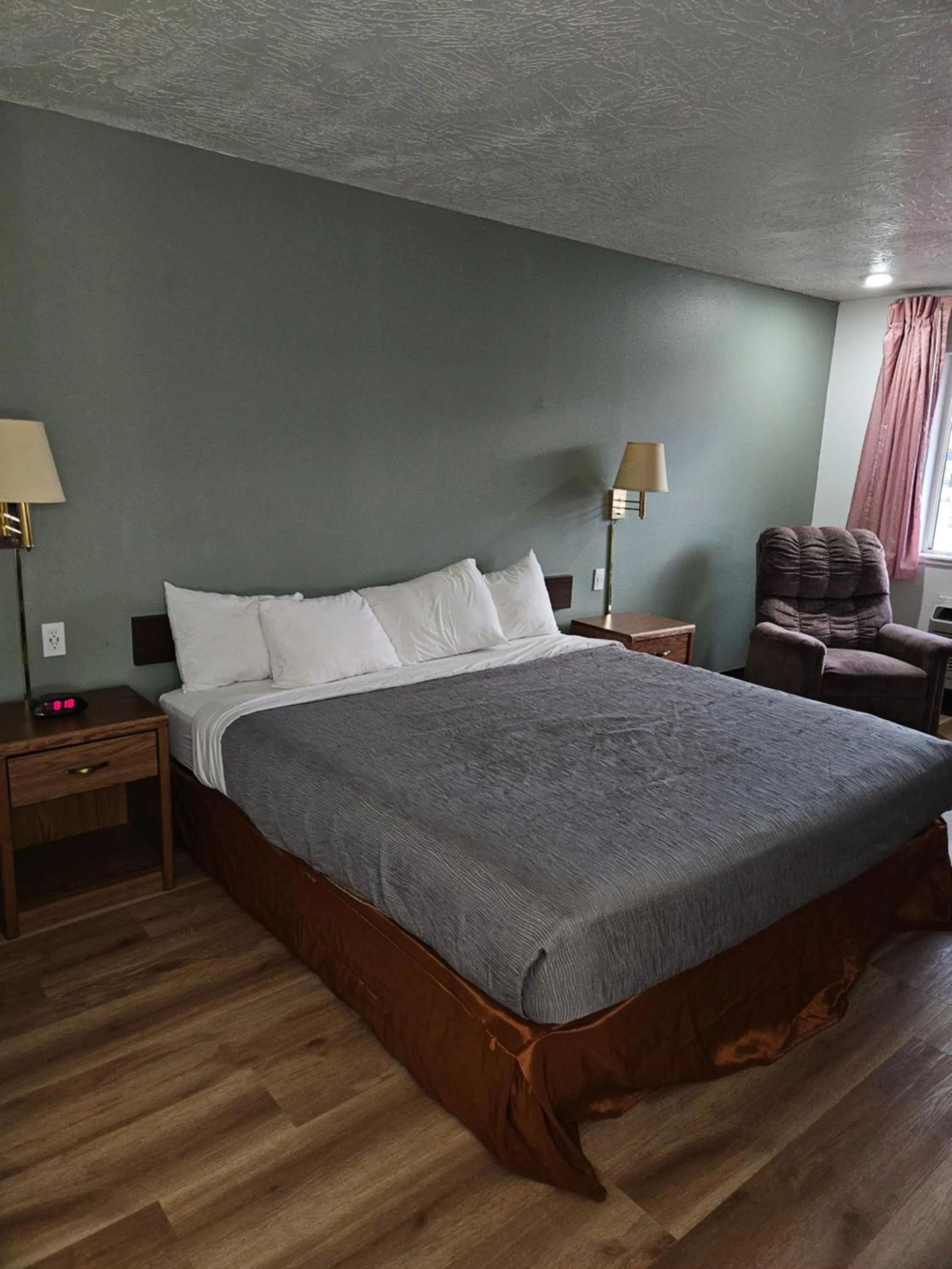 Standard King Room in Hotel Zyva