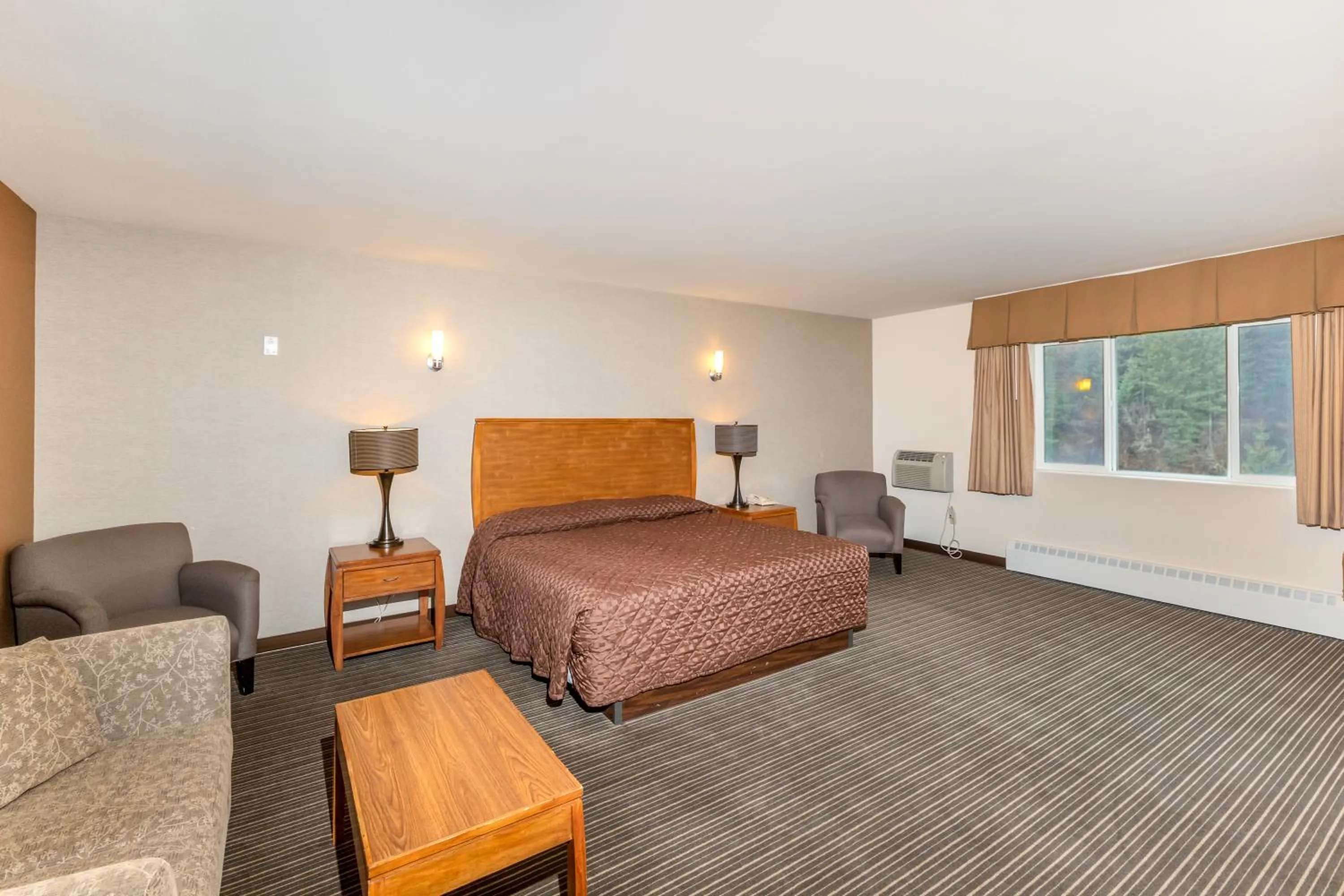 Deluxe Jacuzzi King in Breeze Inn Hotel & Motel