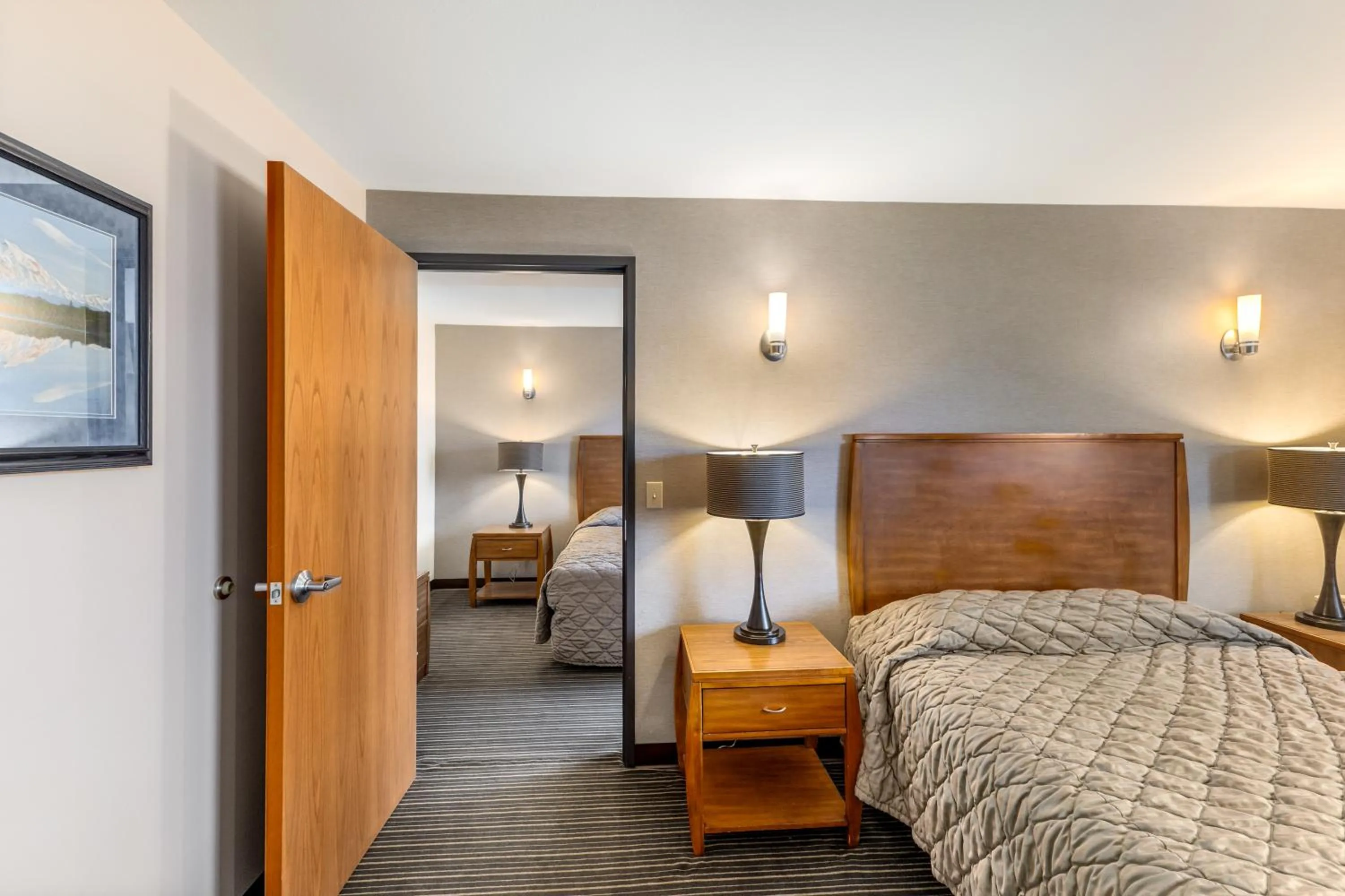 Deluxe Two-Bedroom Queen  Suite in Breeze Inn Hotel & Motel