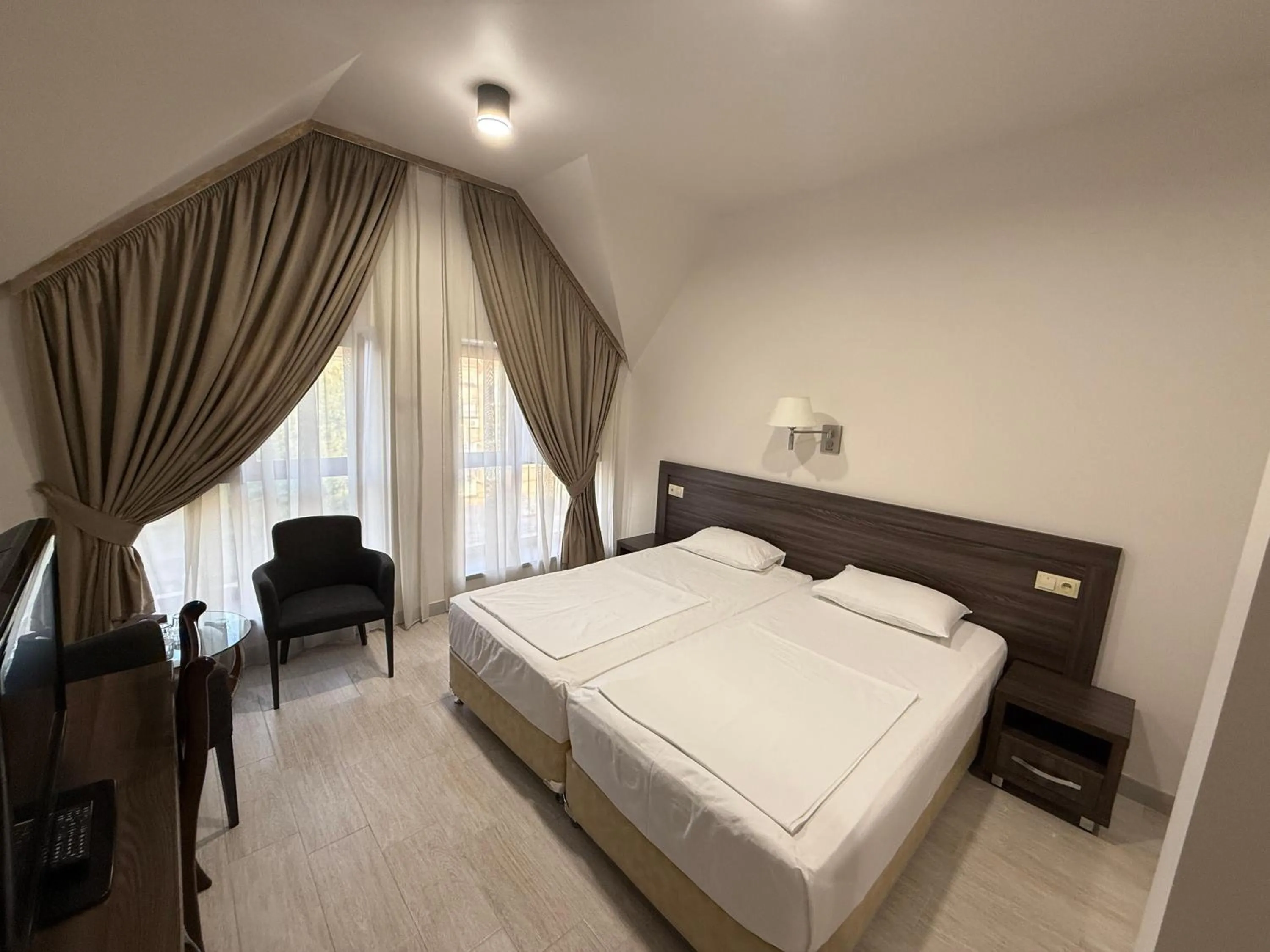 Standard Twin Room in Yerevan Deluxe Hotel