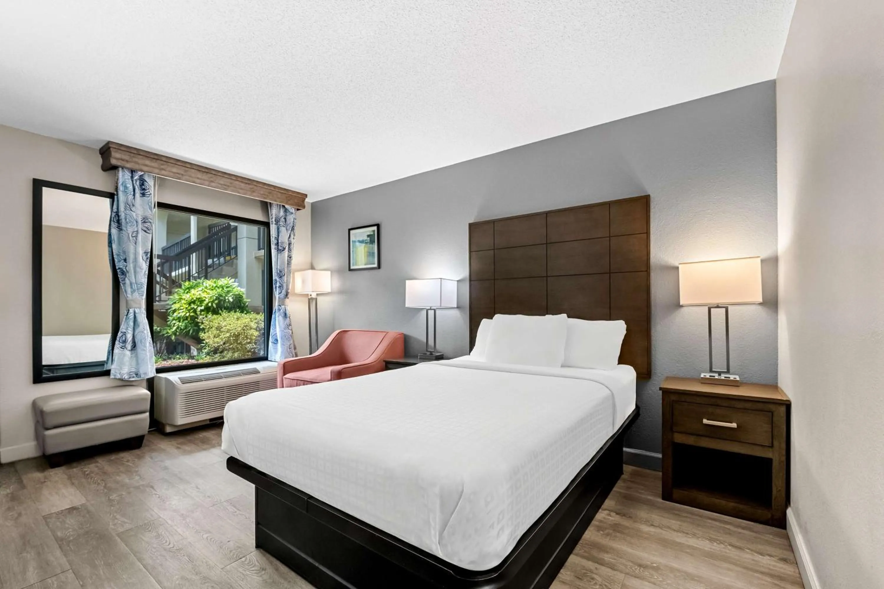 Double Room with Bathtub - Disability Access/Non-Smoking in SureStay Plus Hotel by Best Western Southern Pines Pinehurst