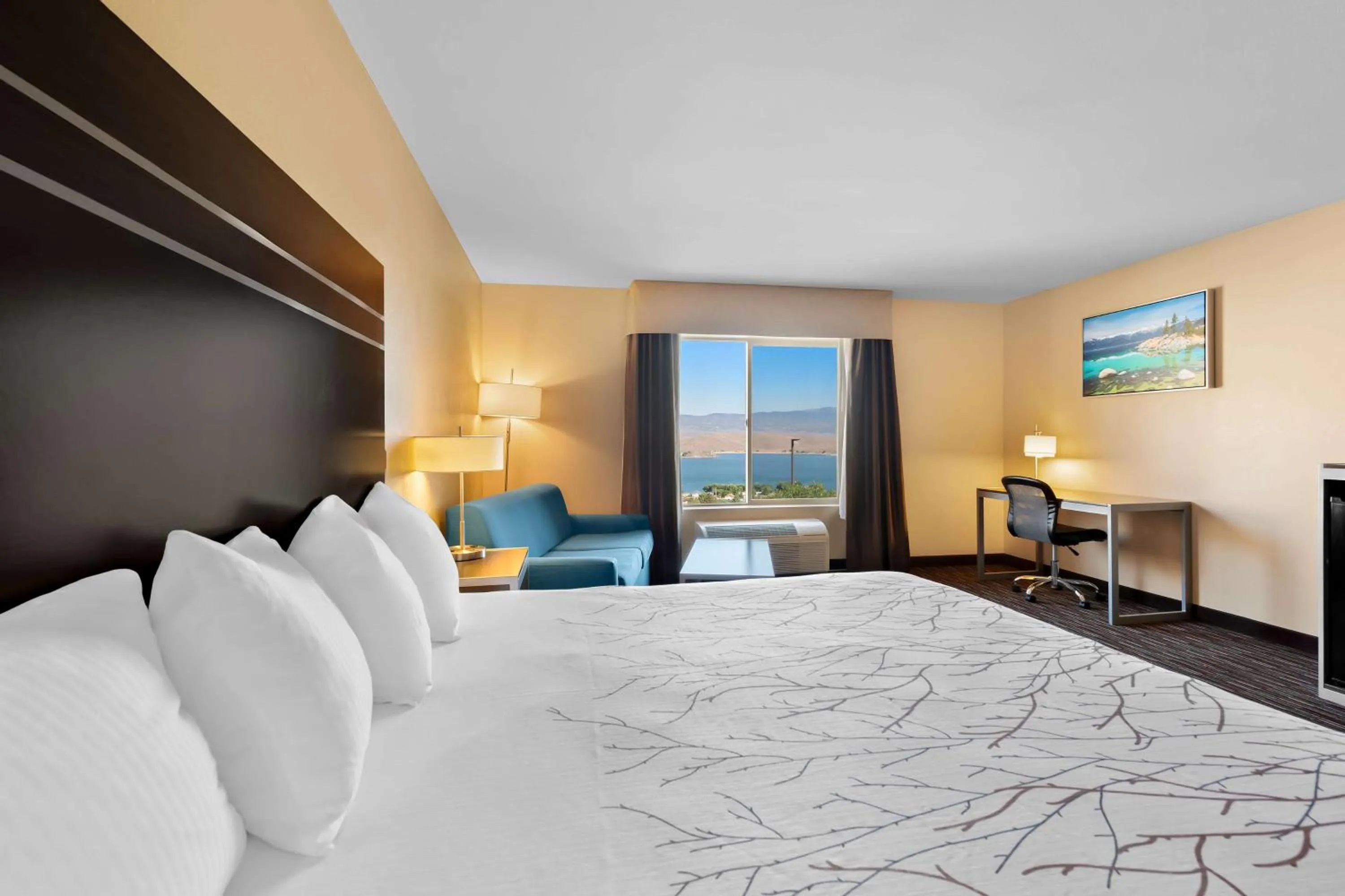 King Room with Lake/Moutain View in Best Western Topaz Lake Inn