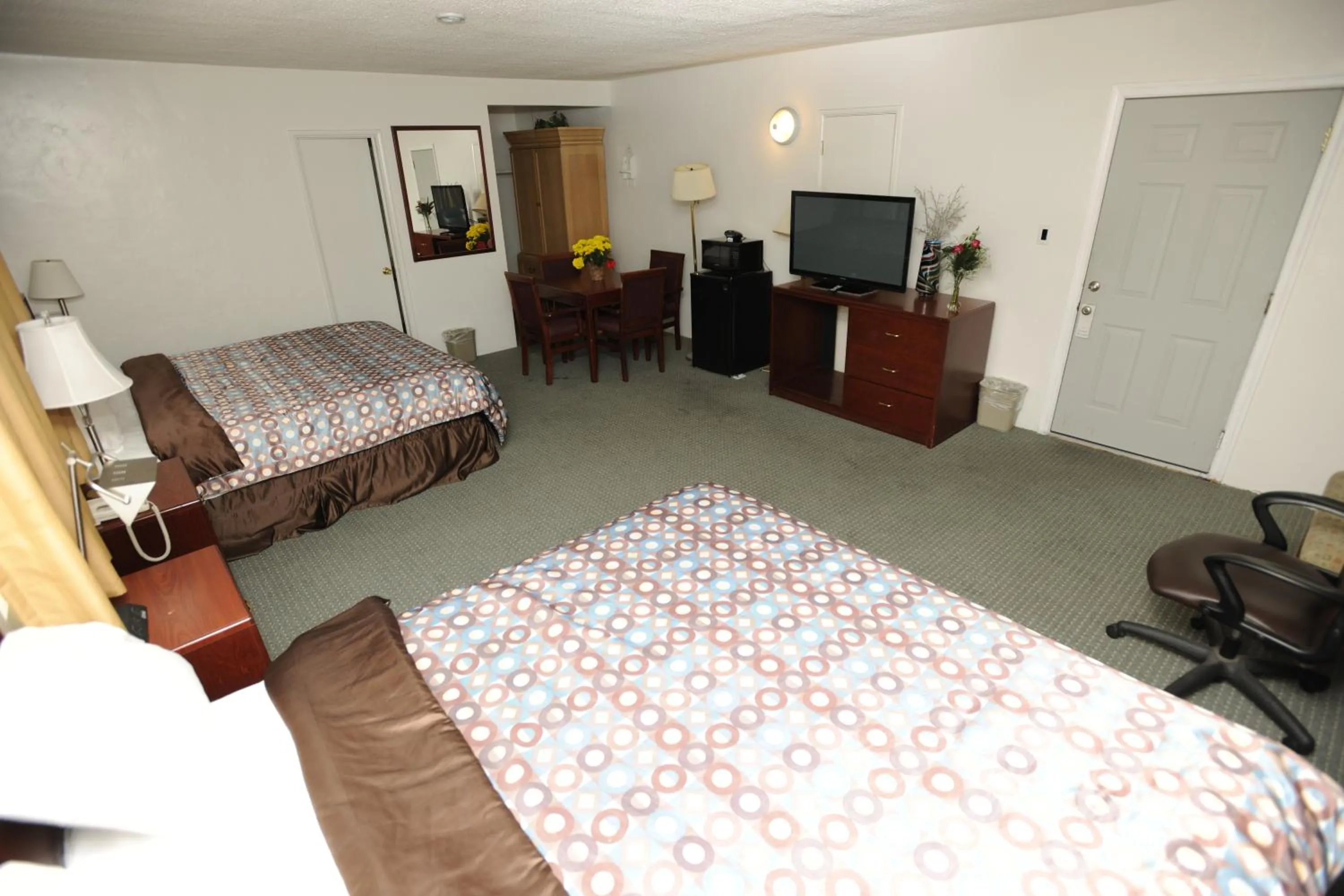 King Room with Two King Beds in Victoria Motel