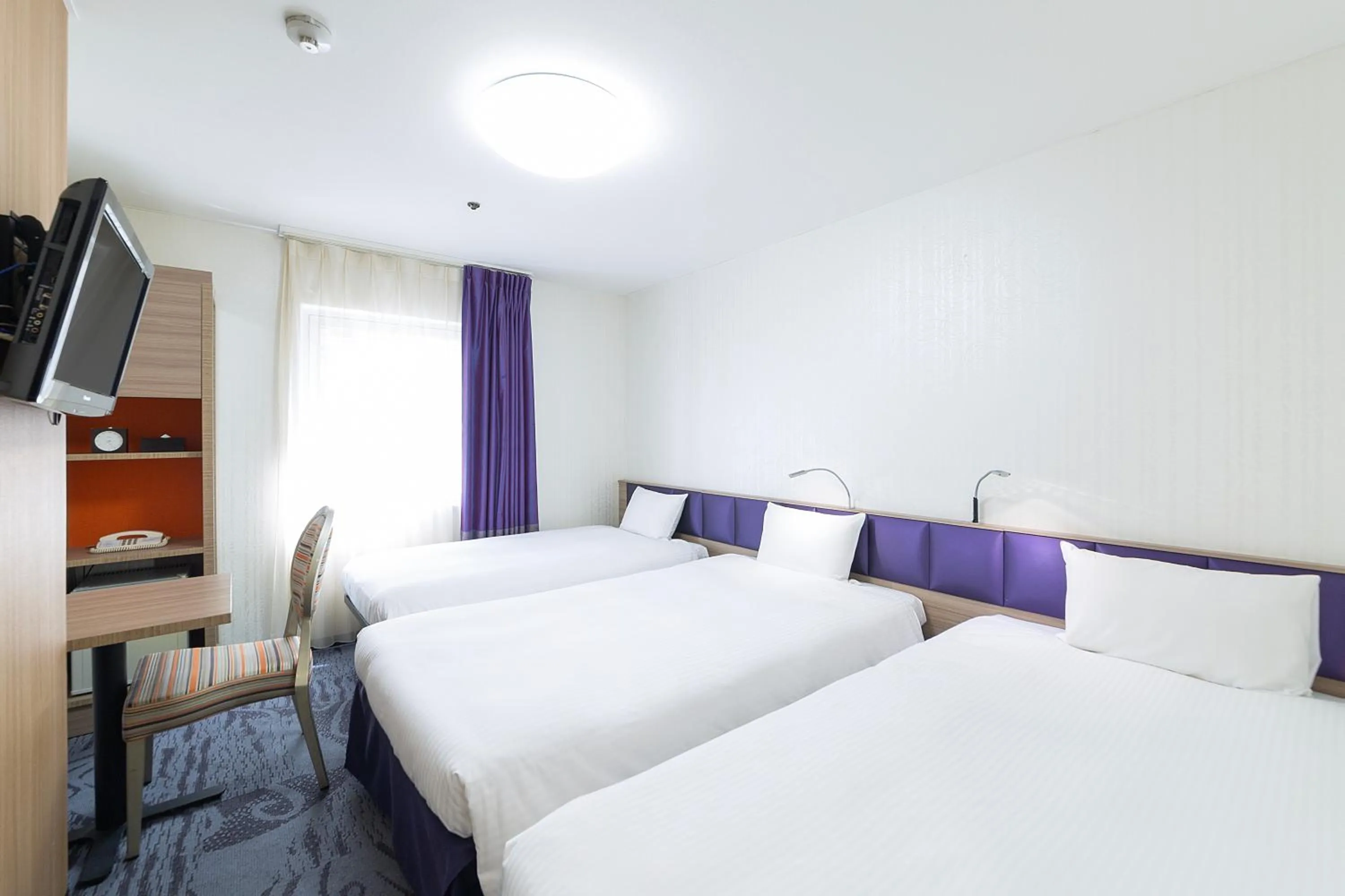 Twin Room with Extra Bed - Non-Smoking in Hotel Keihan Tenmabashi