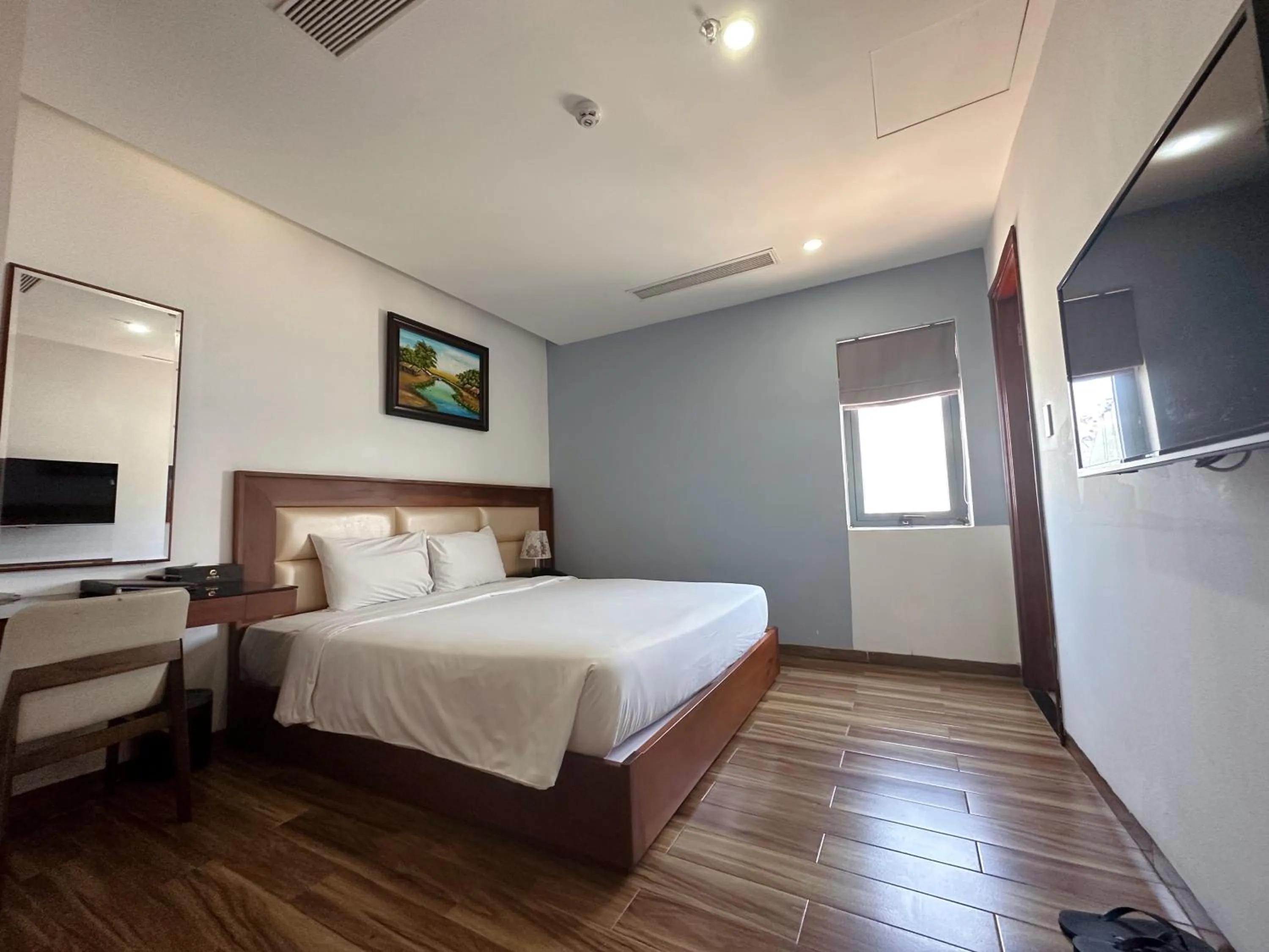 Deluxe Double Room with Side Sea View in Alisia Beach Hotel Da Nang