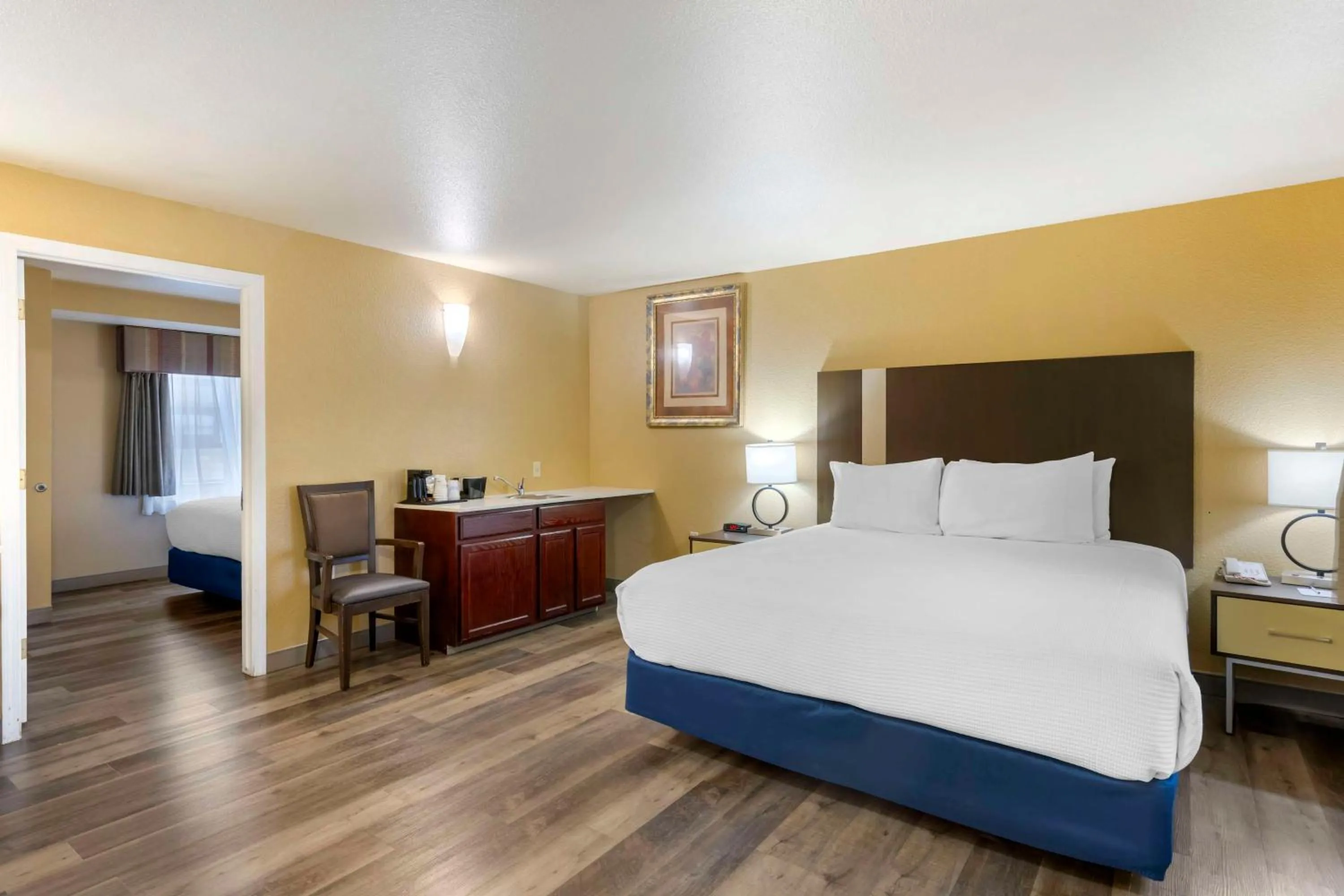 King Suite with Tub - Mobility Accessible/Non Smoking in Best Western Fallon Inn & Suites