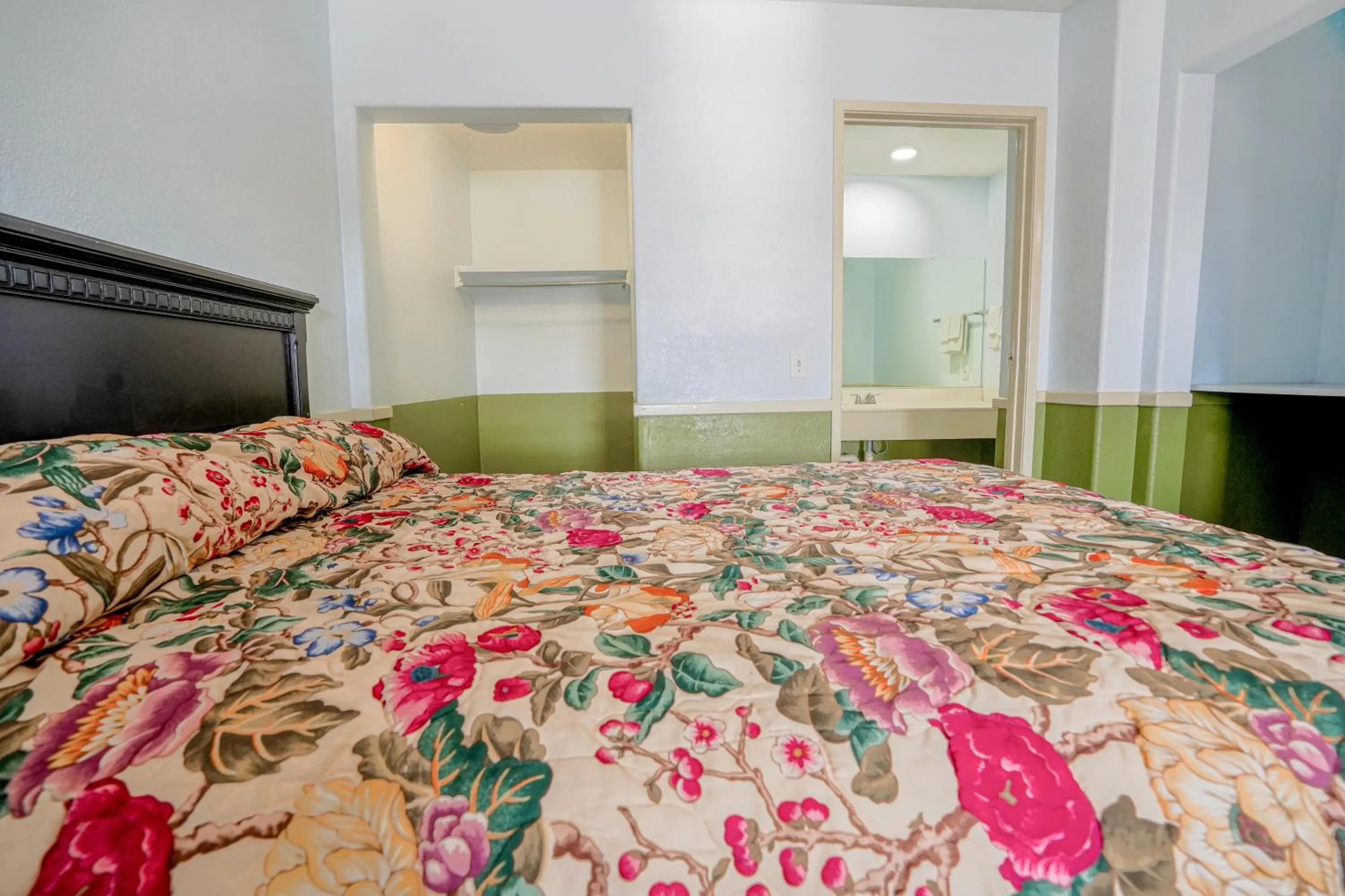 2 Queen Beds Non-Smoking in Day & Night Inn