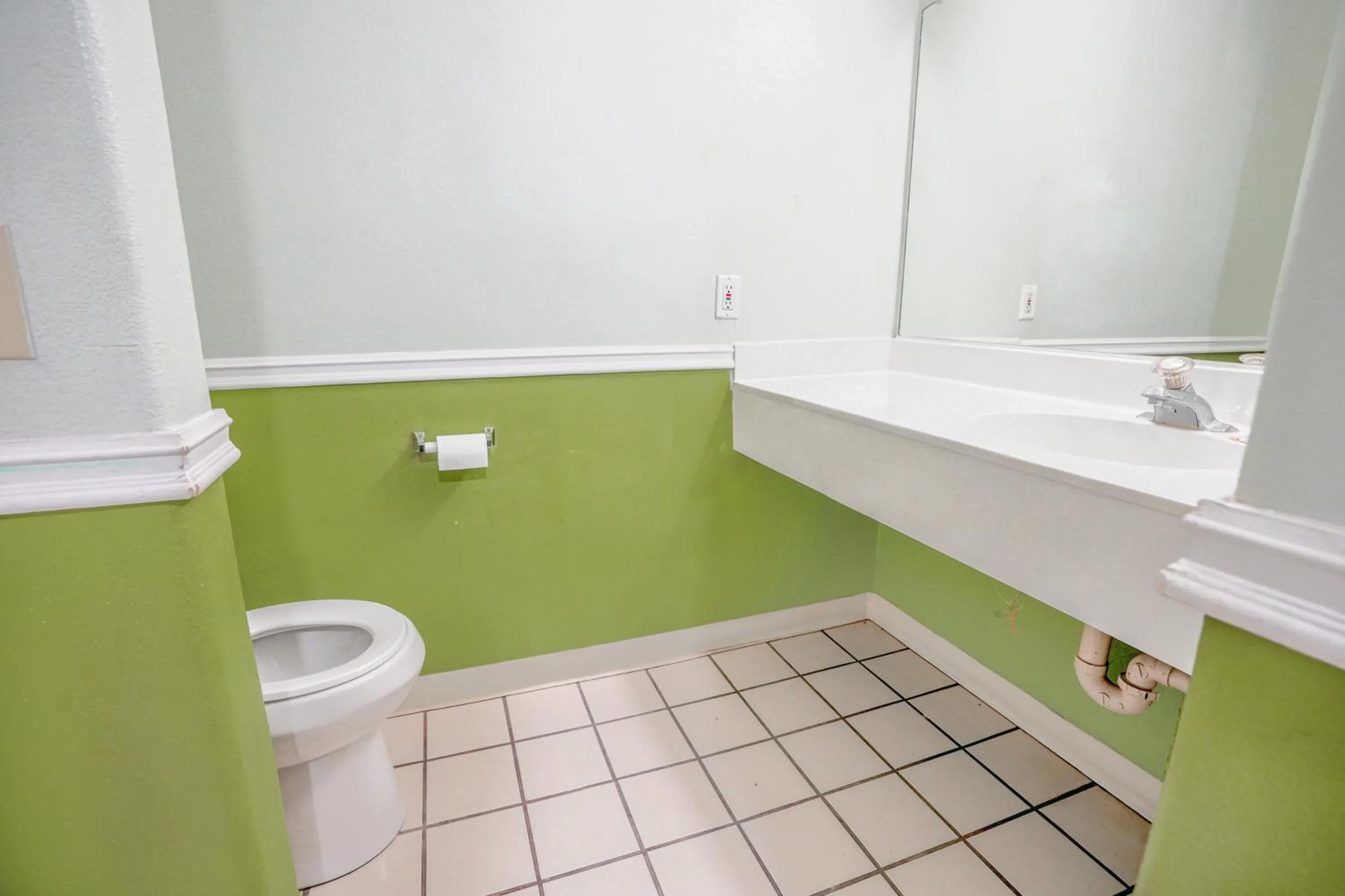 King Bed Smoking in Day & Night Inn