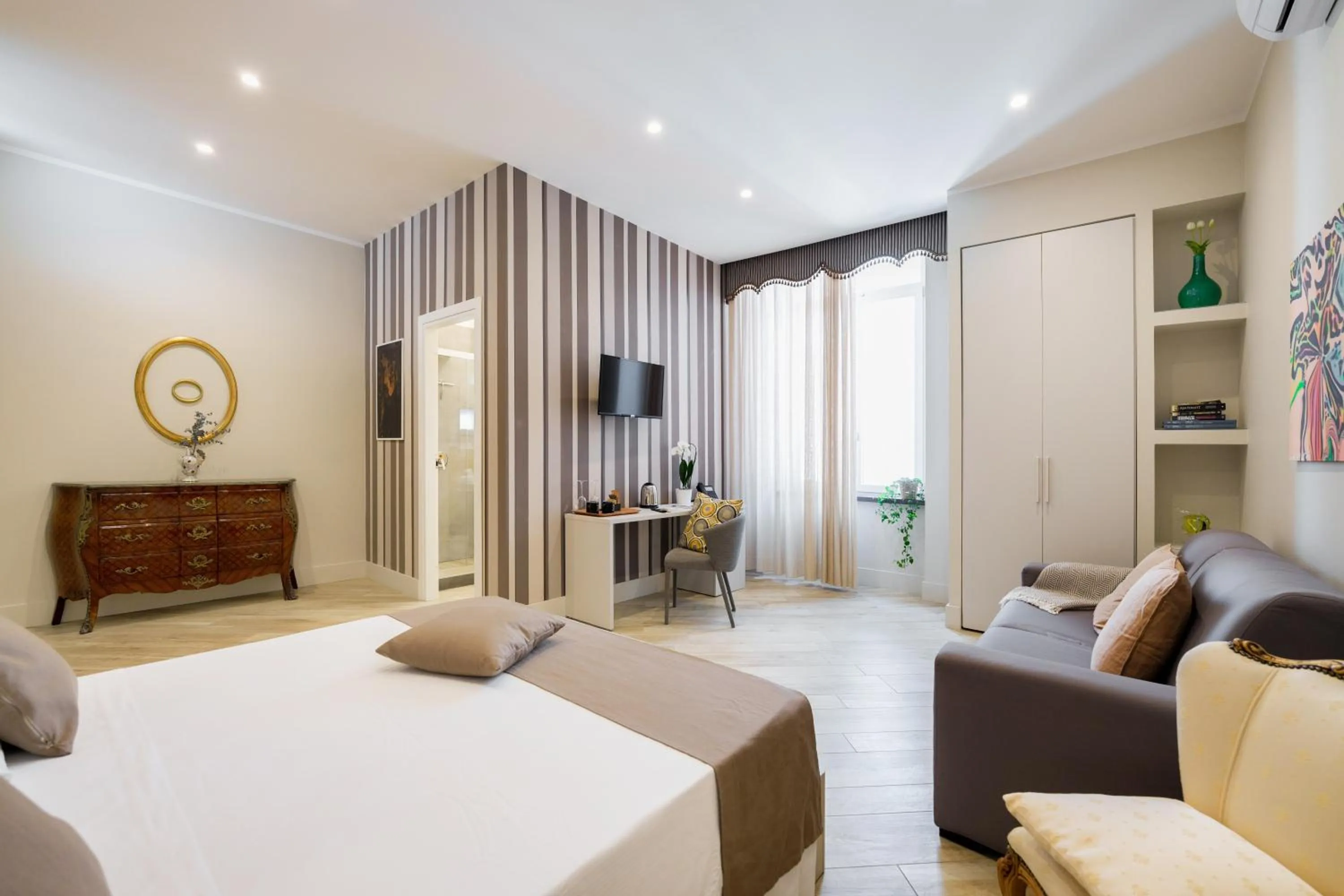 Family Room in It's Room Naples